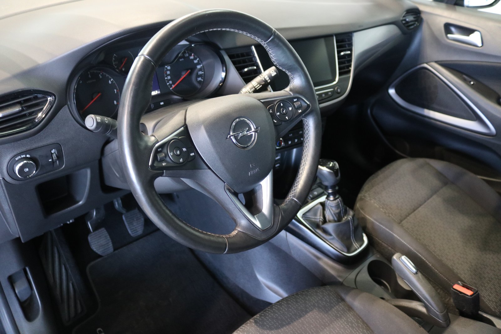 OPEL Crossland X 1.2i 120 Years Edition, Petrol, Second hand / Used, Manual - 2