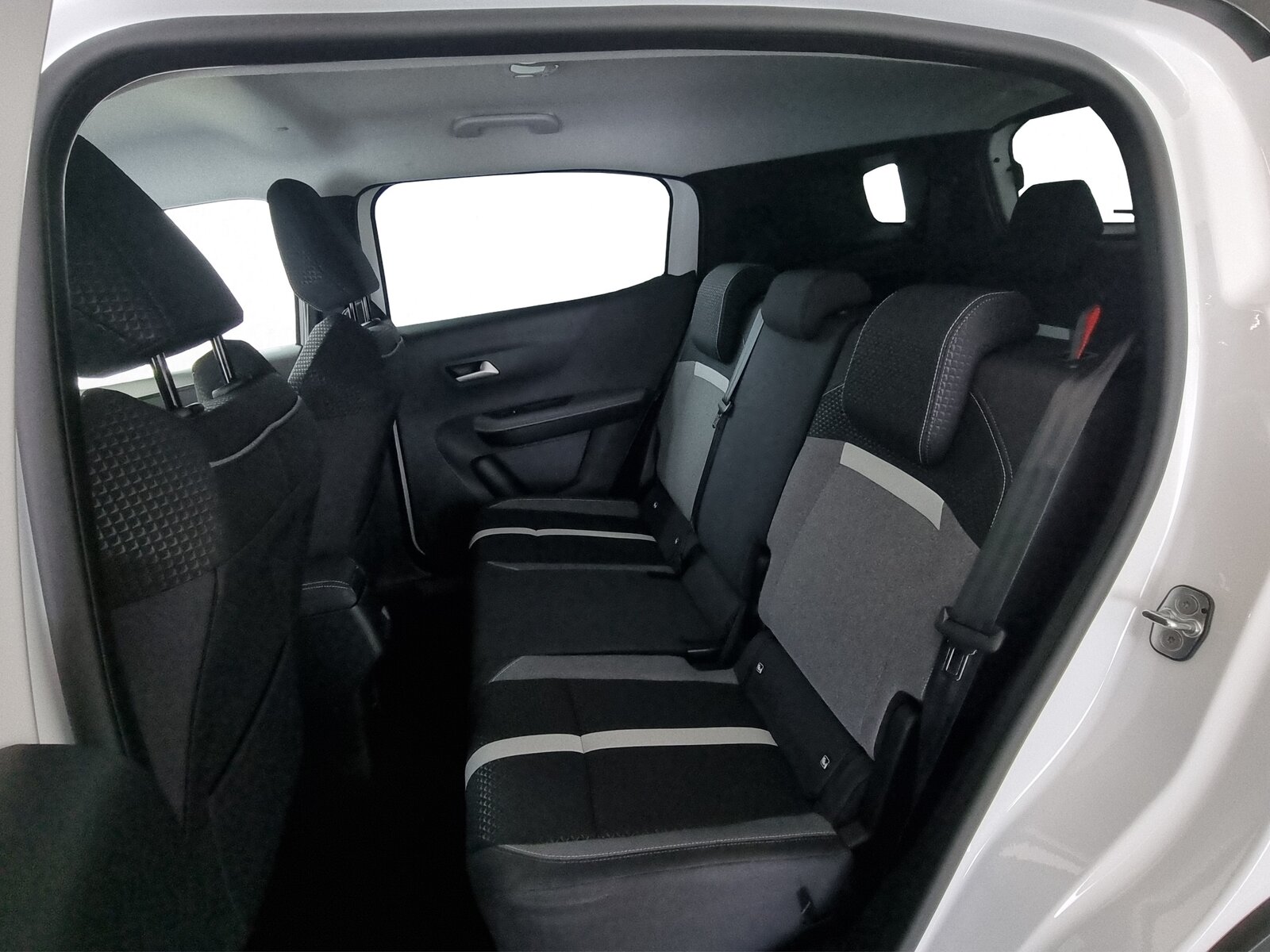OPEL Frontera 1.2i MHEV GS 7-Plätzer, Hybride Leggero Benzina/Elettrica, Auto nuove, Automatico - 7