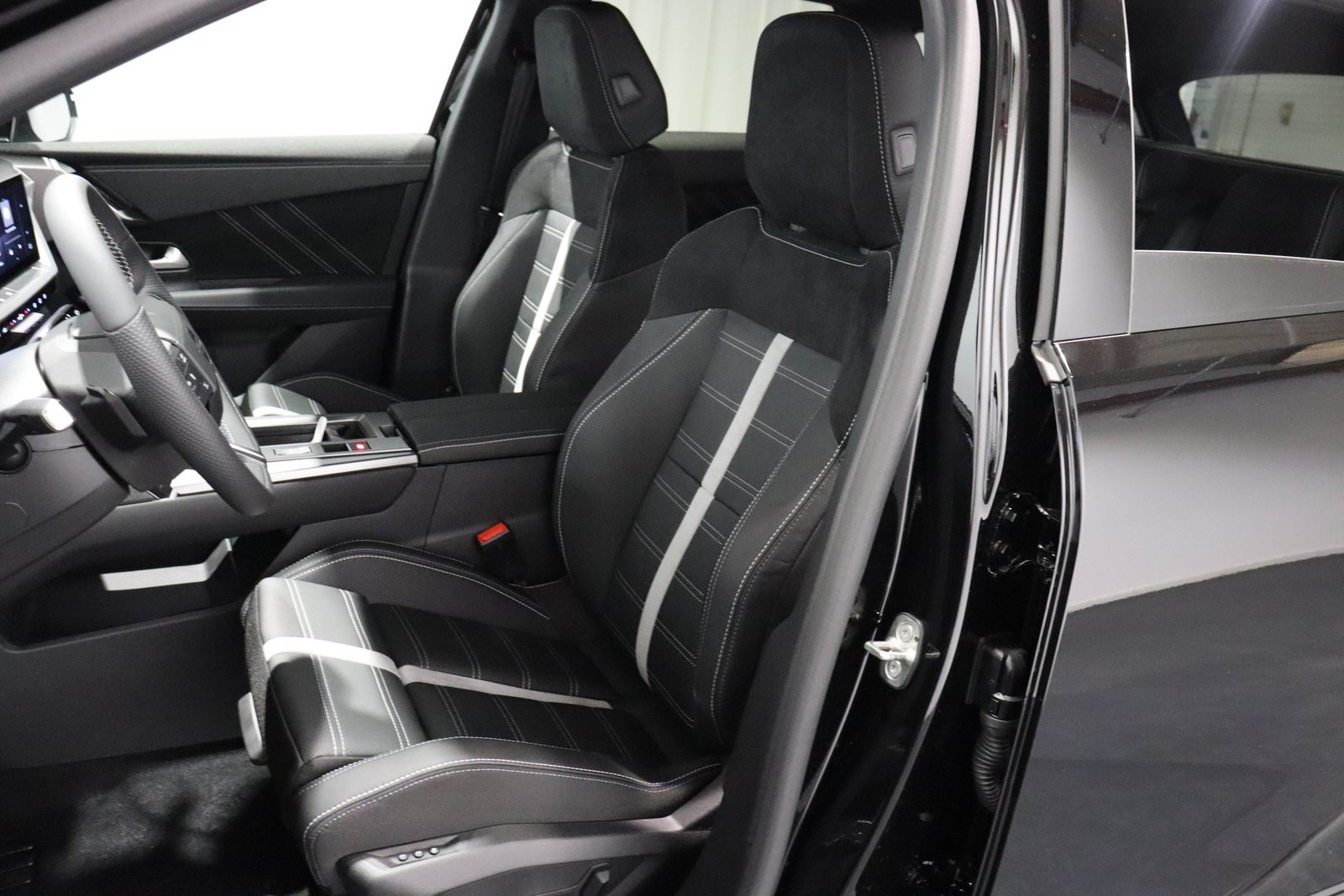 OPEL Grandland 1.6 T PHEV GS, Plug-in-Hybrid Benzina/Elettrica, Auto nuove, Automatico - 4