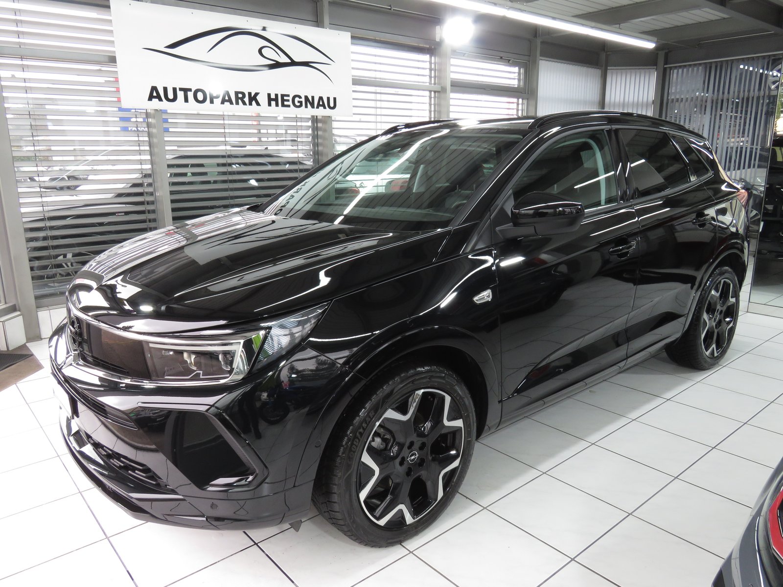 OPEL Grandland 1.2i TP Blitz Automatik