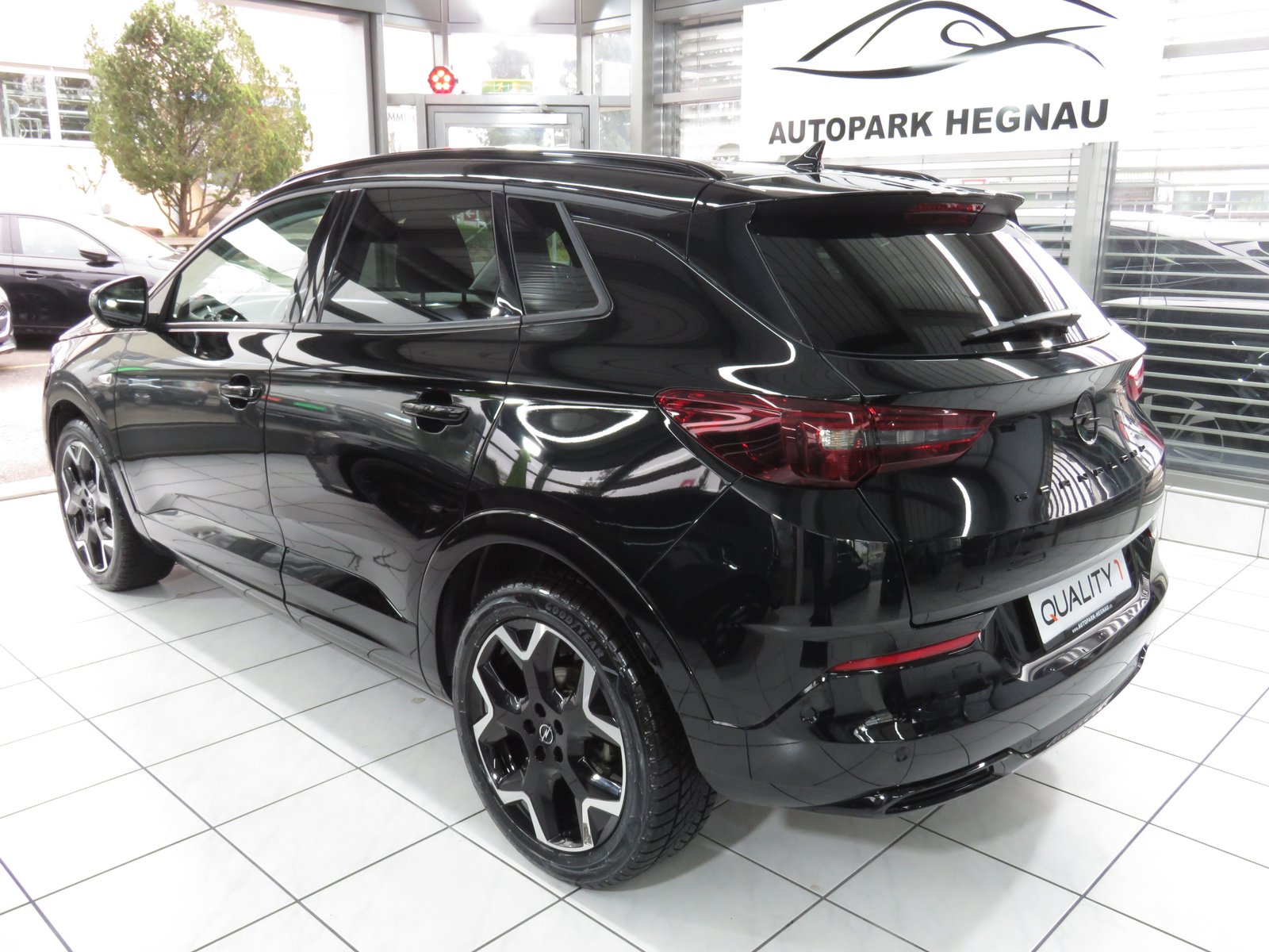 OPEL Grandland 1.2i TP Blitz Automatik, Petrol, Second hand / Used, Automatic - 6