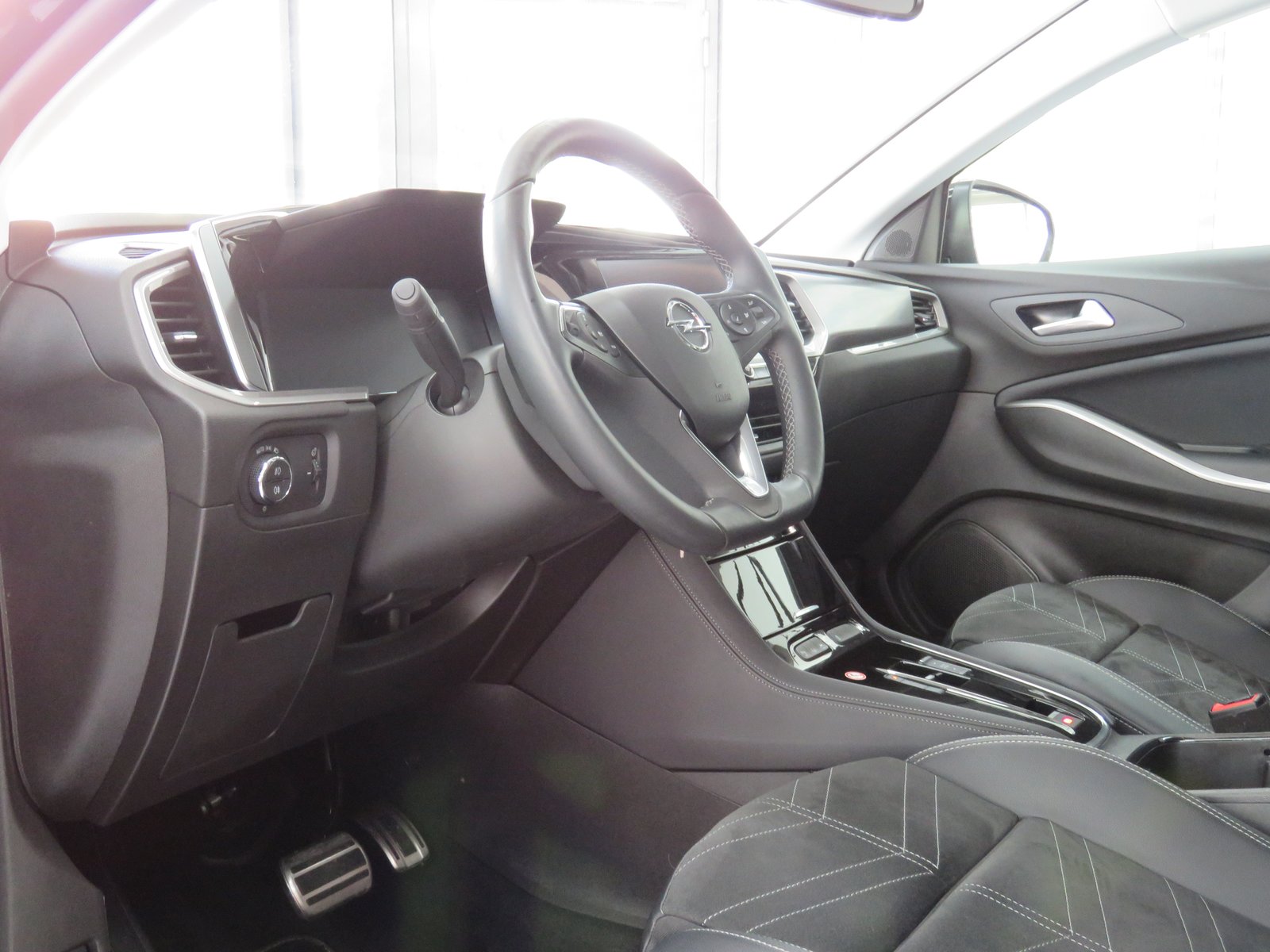 OPEL Grandland 1.2i TP Elegance Automat, Benzin, Occasion / Gebraucht, Automatik - 7