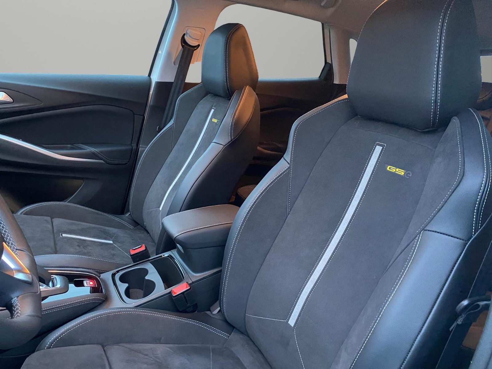 OPEL Grandland 1.6 T PHEV GSE, Hybride Rechargeable Essence/Électricité, Occasion / Utilisé, Automatique - 4