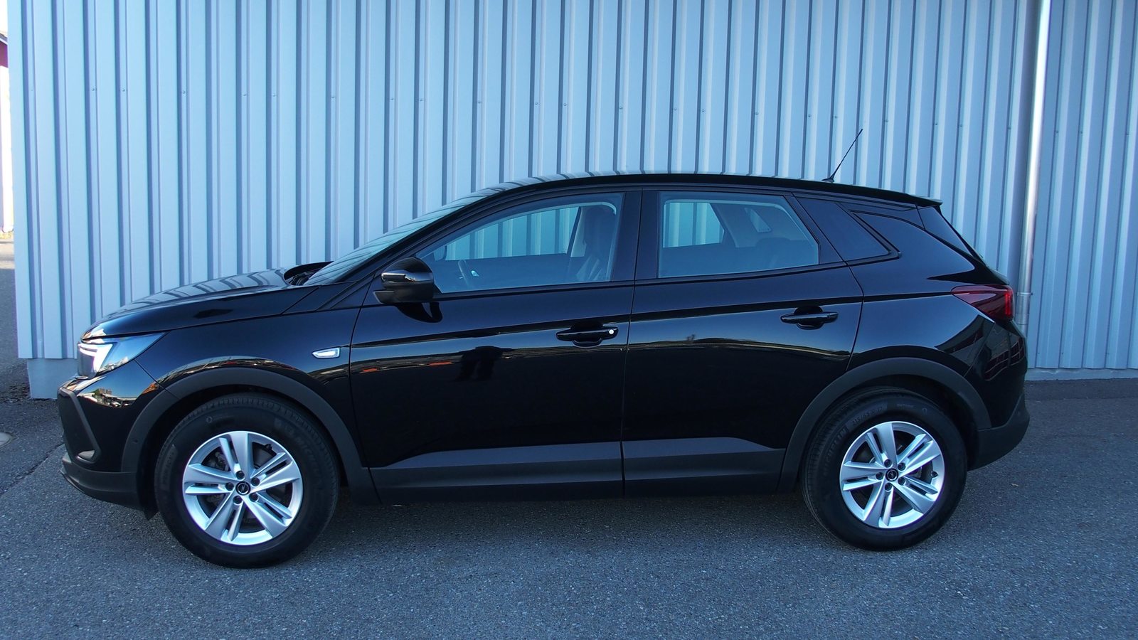 OPEL Grandland 1.2 T Edition, Petrol, Second hand / Used, Automatic - 3