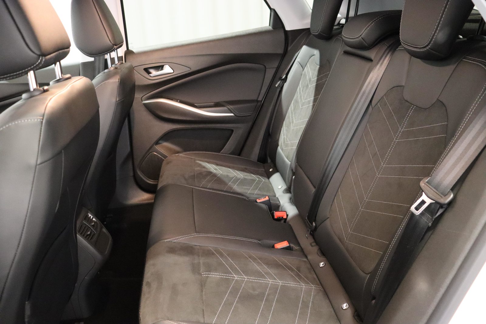 OPEL Grandland 1.6 T PHEV Elegance, Plug-in-Hybrid Petrol/Electric, Second hand / Used, Automatic - 5