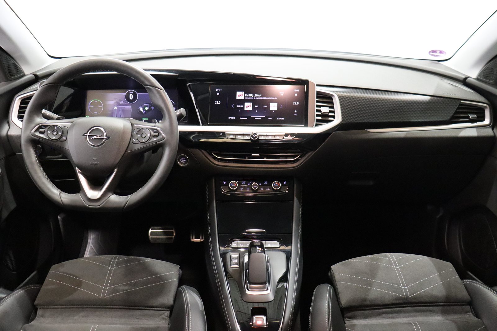 OPEL Grandland 1.6 T PHEV Elegance, Plug-in-Hybrid Petrol/Electric, Second hand / Used, Automatic - 6