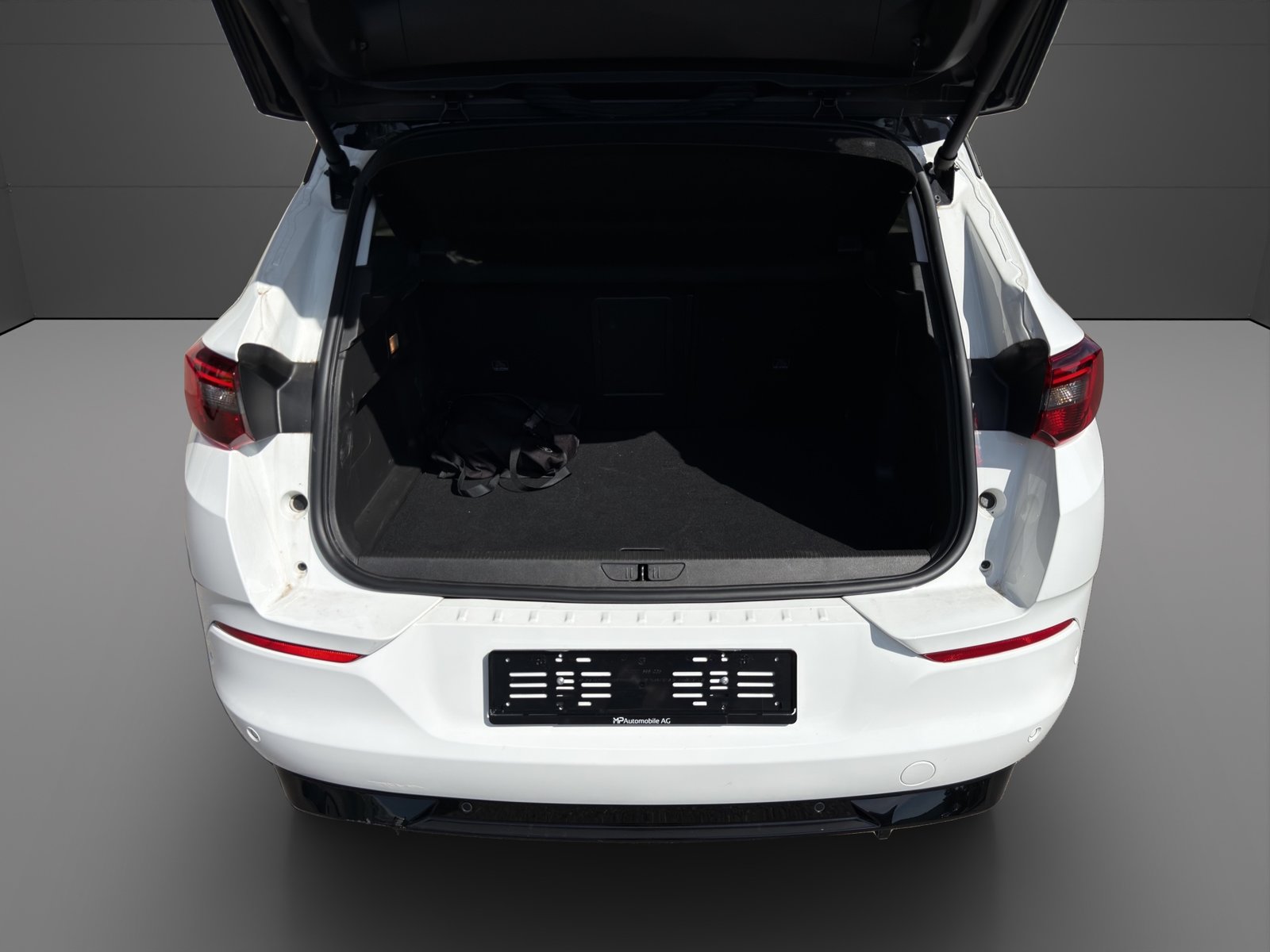 OPEL Grandland 1.6 Hybrid4 GSe Automatik, Plug-in-Hybrid Benzin/Elektro, Occasion / Gebraucht, Automatik - 4