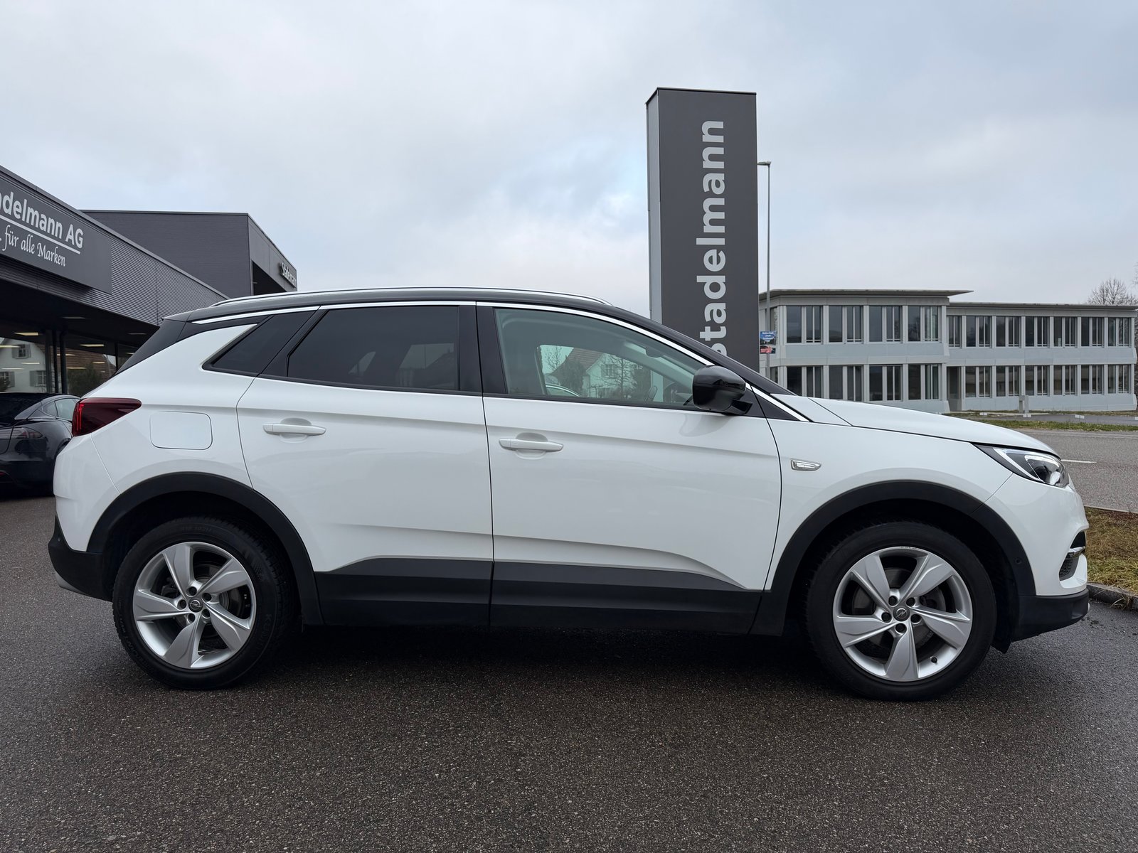 OPEL Grandland X 1.6 T Ultimate, Petrol, Second hand / Used, Automatic - 2