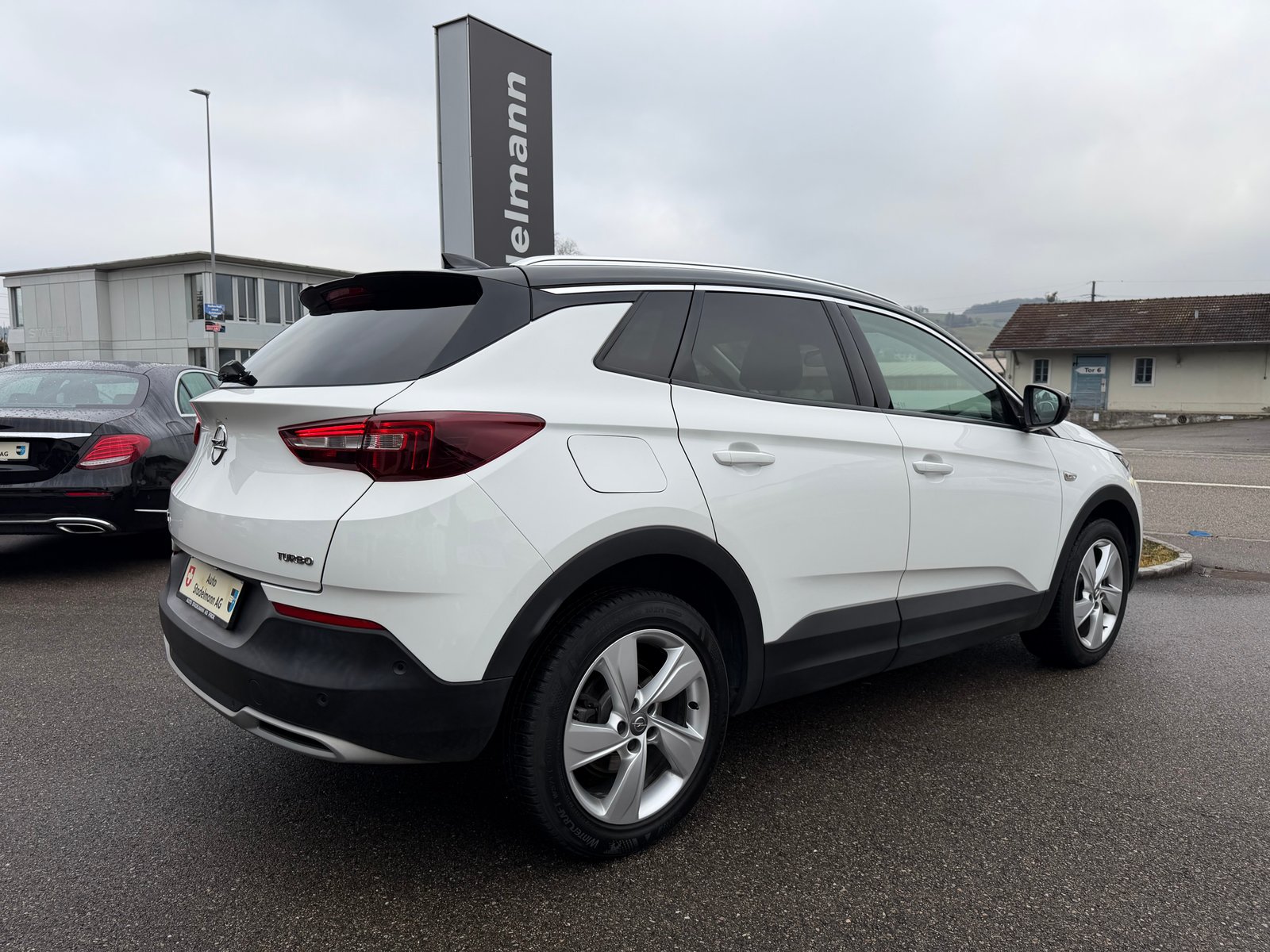 OPEL Grandland X 1.6 T Ultimate, Petrol, Second hand / Used, Automatic - 3