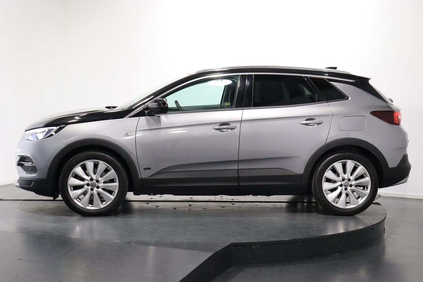OPEL Grandland X 1.6 T PHEV Excellence, Hybride Rechargeable Essence/Électricité, Occasion / Utilisé, Automatique - 2
