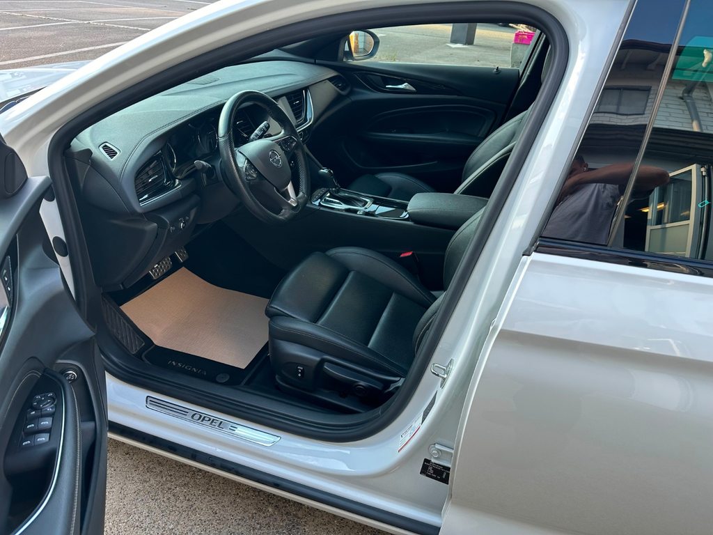OPEL INSIGNIA Sports Tourer 1.6 T Excellence, Benzin, Occasion / Gebraucht, Automatik - 7