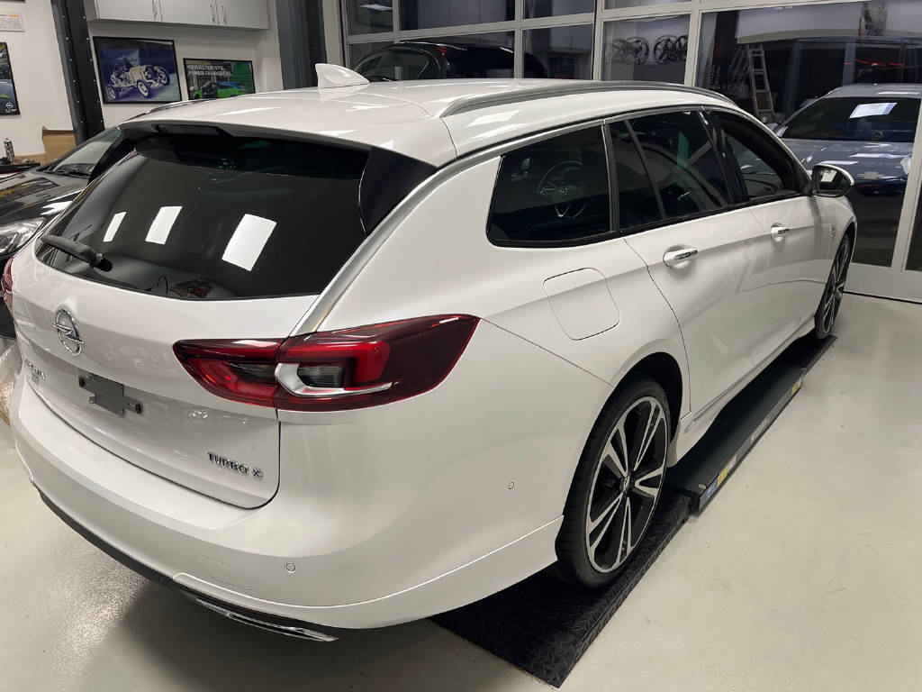 OPEL Insignia Sports Tourer 2.0 T Exclusive AWD, Benzin, Occasion / Gebraucht, Automatik - 2