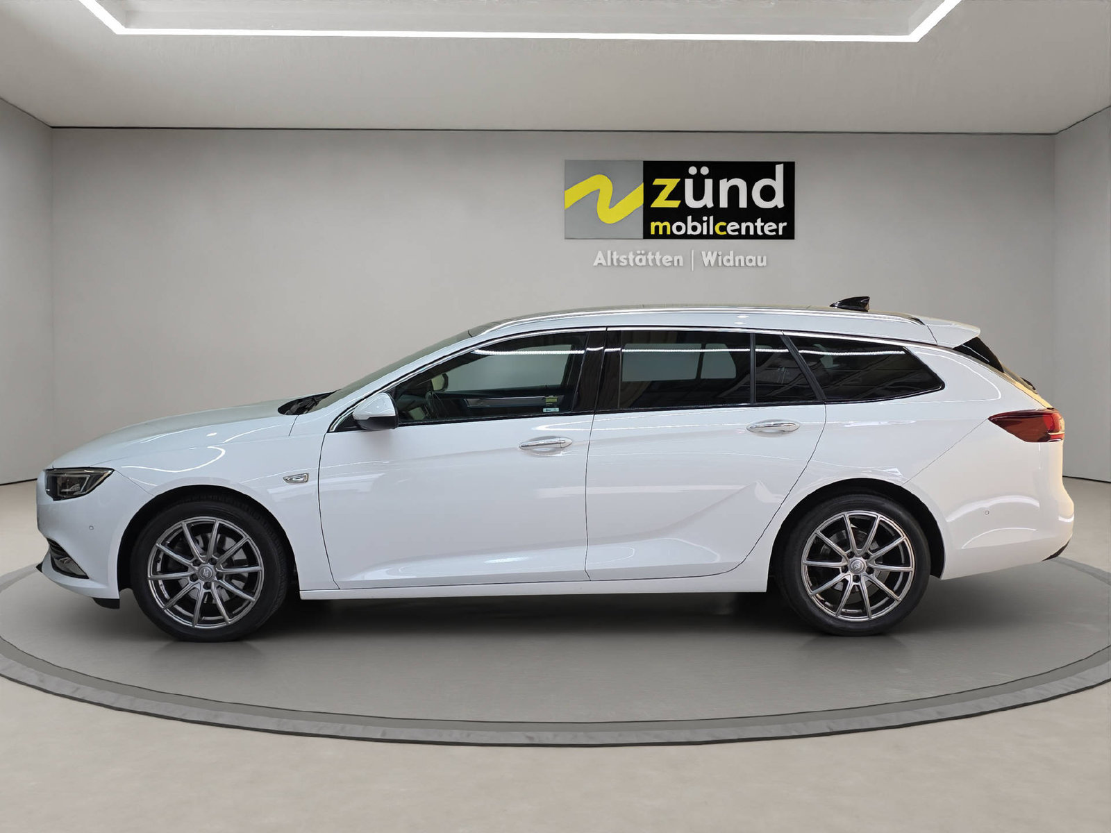 OPEL Insignia Sports Tourer 1.5 T Excellence, Petrol, Second hand / Used, Automatic - 2