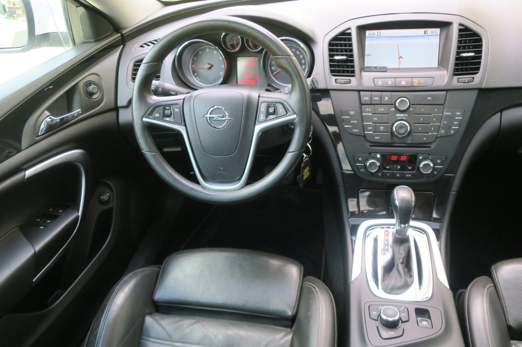 OPEL INSIGNIA 2.8 V6 T 4x4 Sport, Essence, Occasion / Utilisé, Automatique - 3