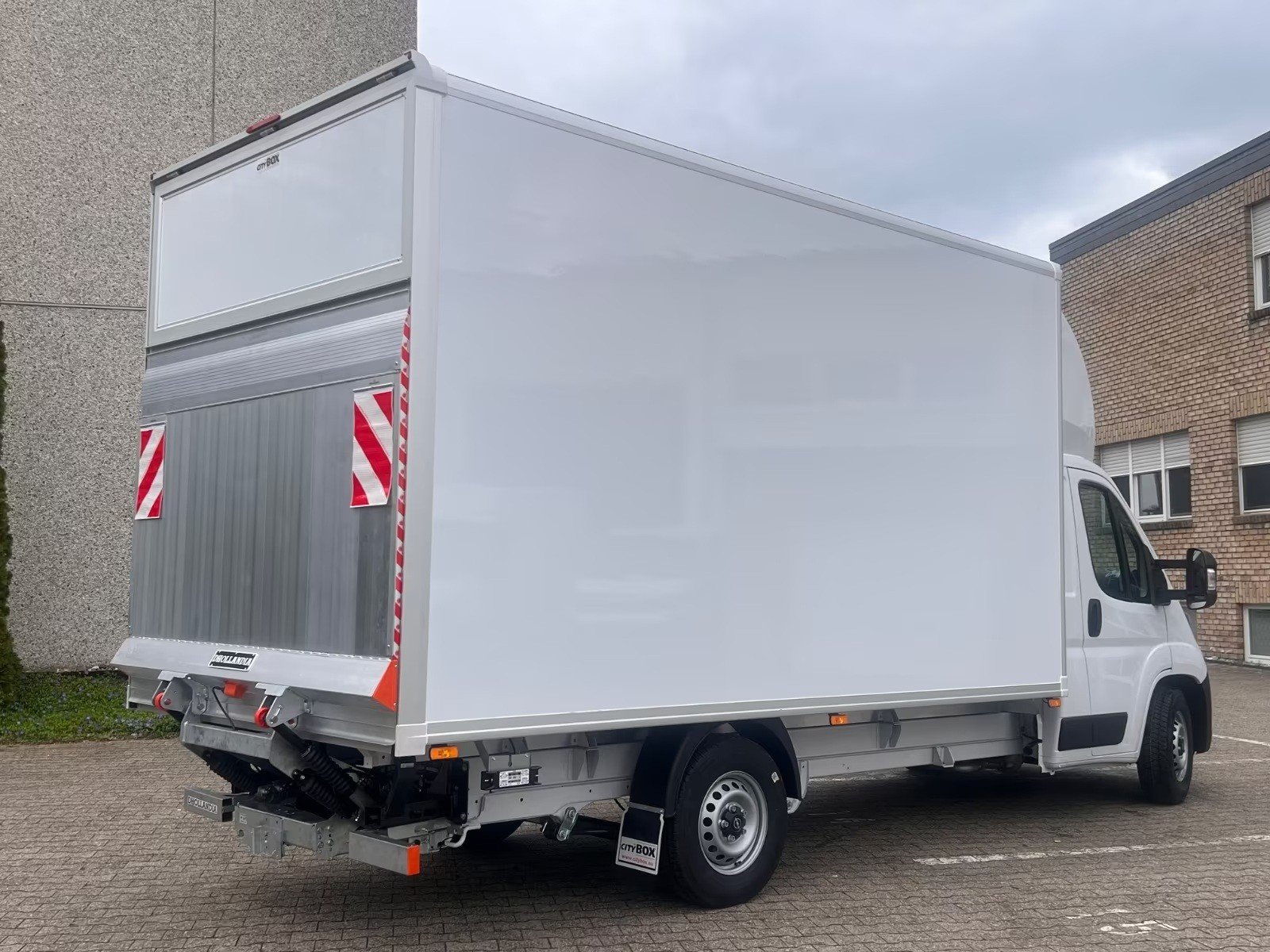 OPEL Movano mit AHK + Rückfahrkamera / Kofferumbau, Diesel, Auto nuove, Automatico - 4