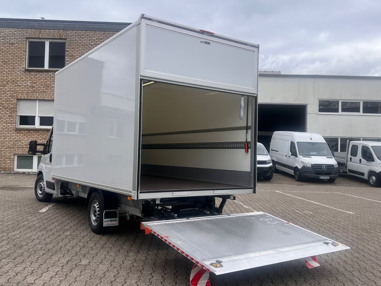 OPEL Movano mit AHK + Rückfahrkamera / Kofferumbau, Diesel, Auto nuove, Automatico - 6
