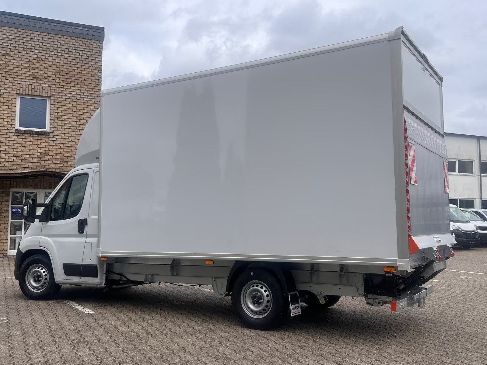 OPEL Movano mit AHK + Rückfahrkamera / Kofferumbau, Diesel, Auto nuove, Automatico - 7