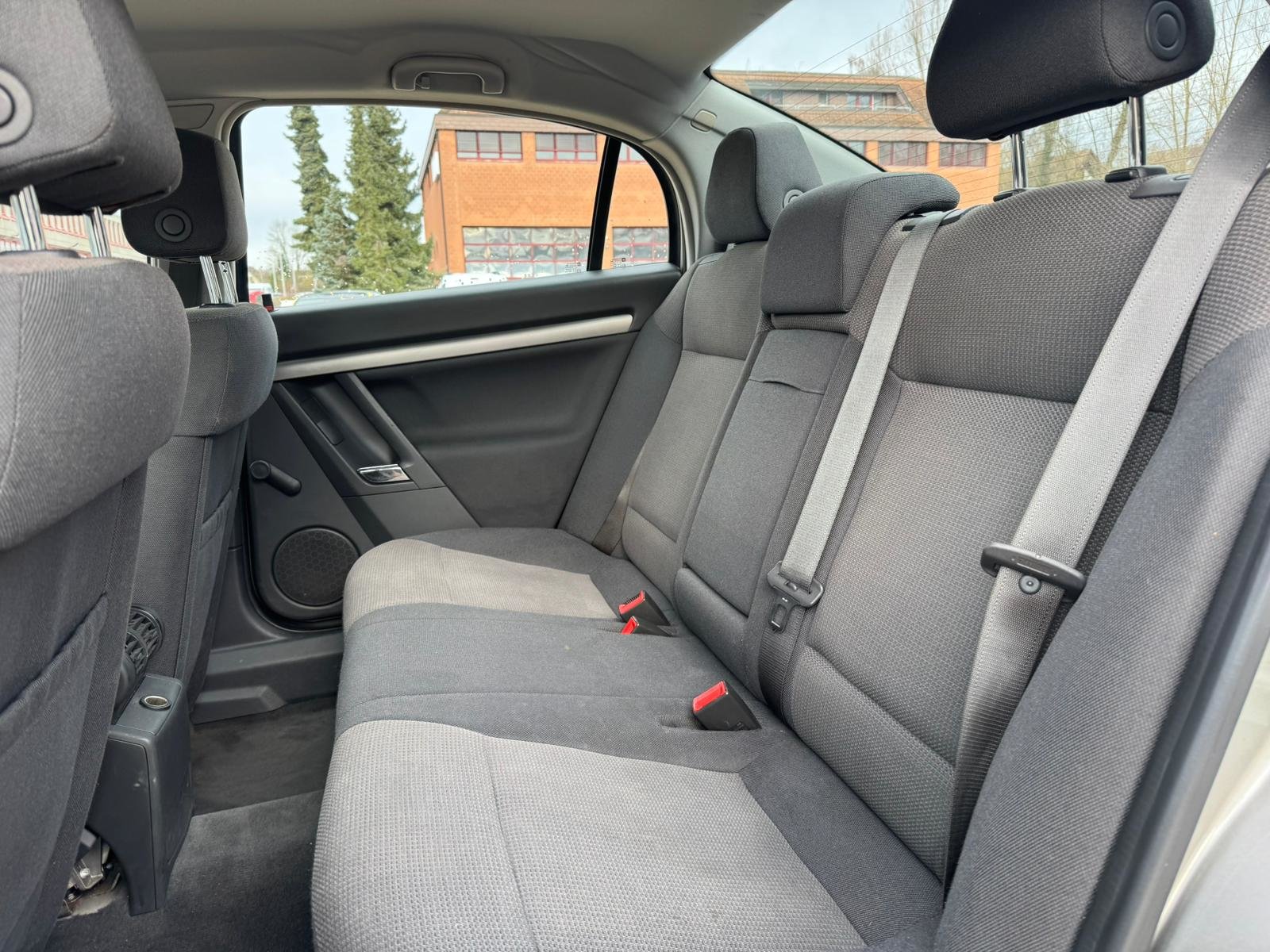 OPEL Vectra 2.2 Elegance, Essence, Occasion / Utilisé, Manuelle - 7