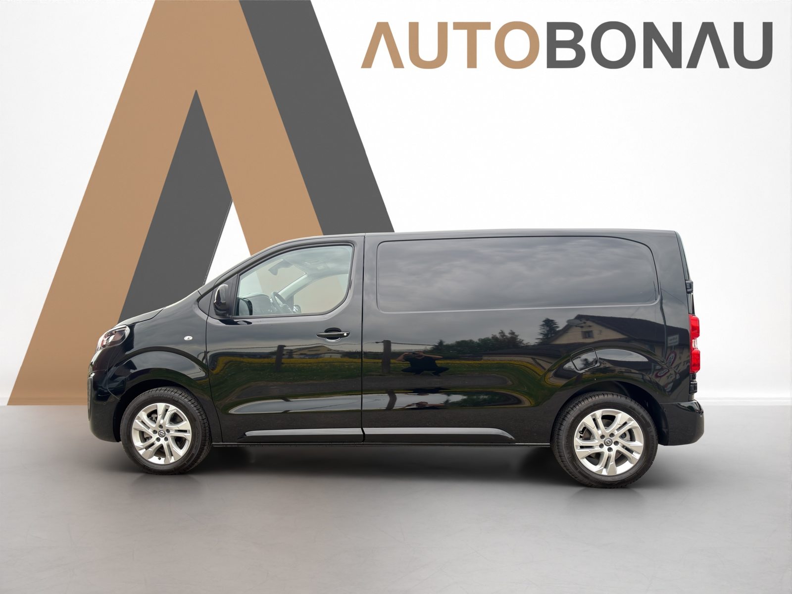 OPEL Vivaro Cargo 2.7 t M 2.0 D 144 S/S, Diesel, Second hand / Used, Automatic - 2