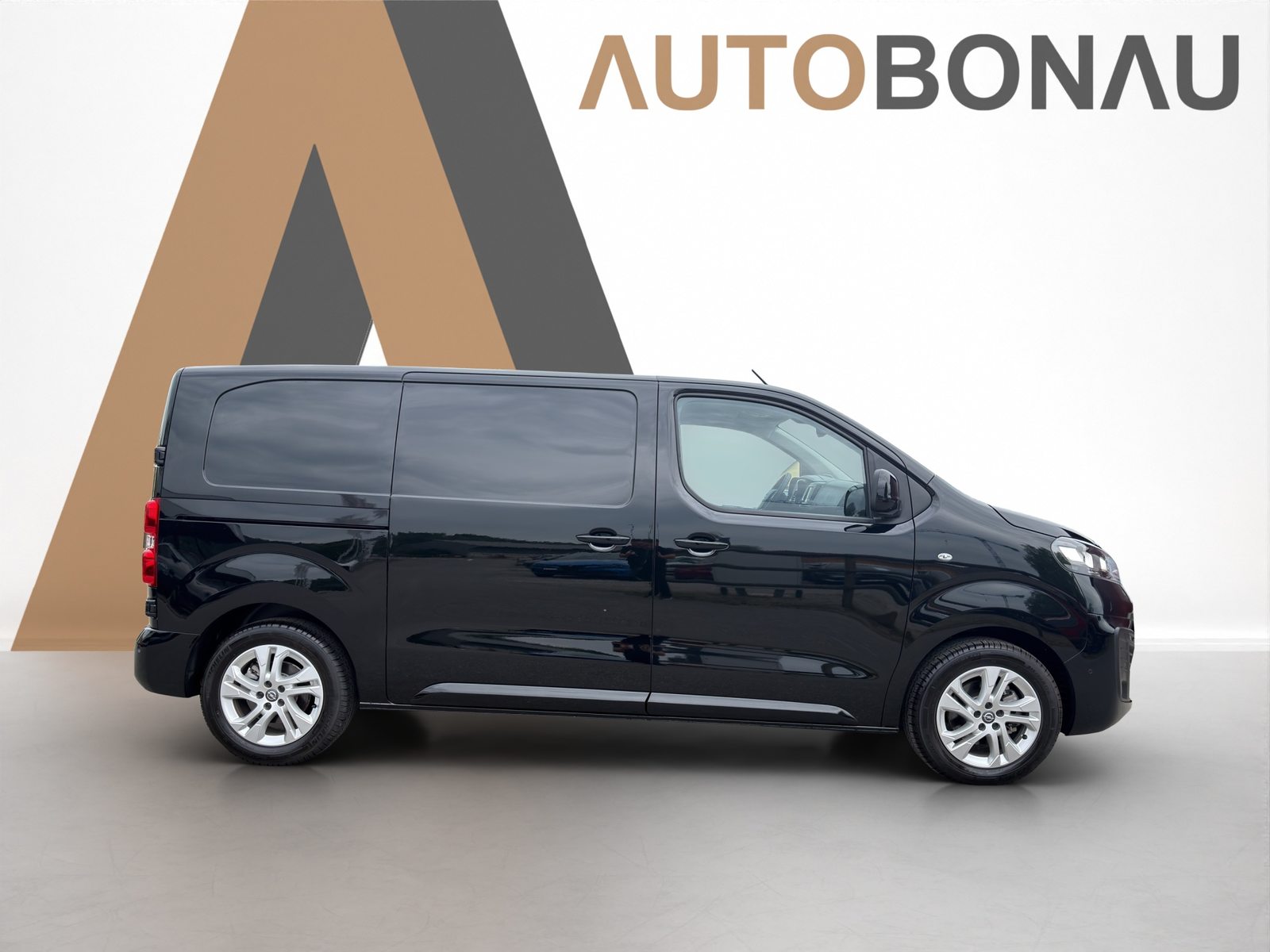 OPEL Vivaro Cargo 2.7 t M 2.0 D 144 S/S, Diesel, Second hand / Used, Automatic - 6