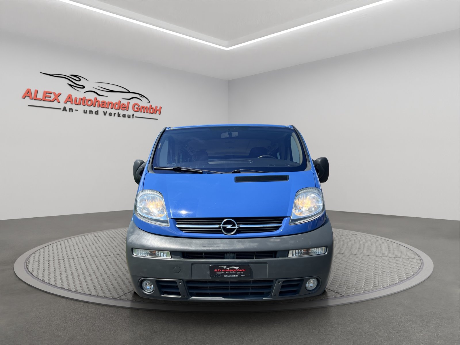 OPEL Vivaro Tour 2.5 CDTI 2.7t 8-Plätze, Diesel, Second hand / Used, Automatic - 2