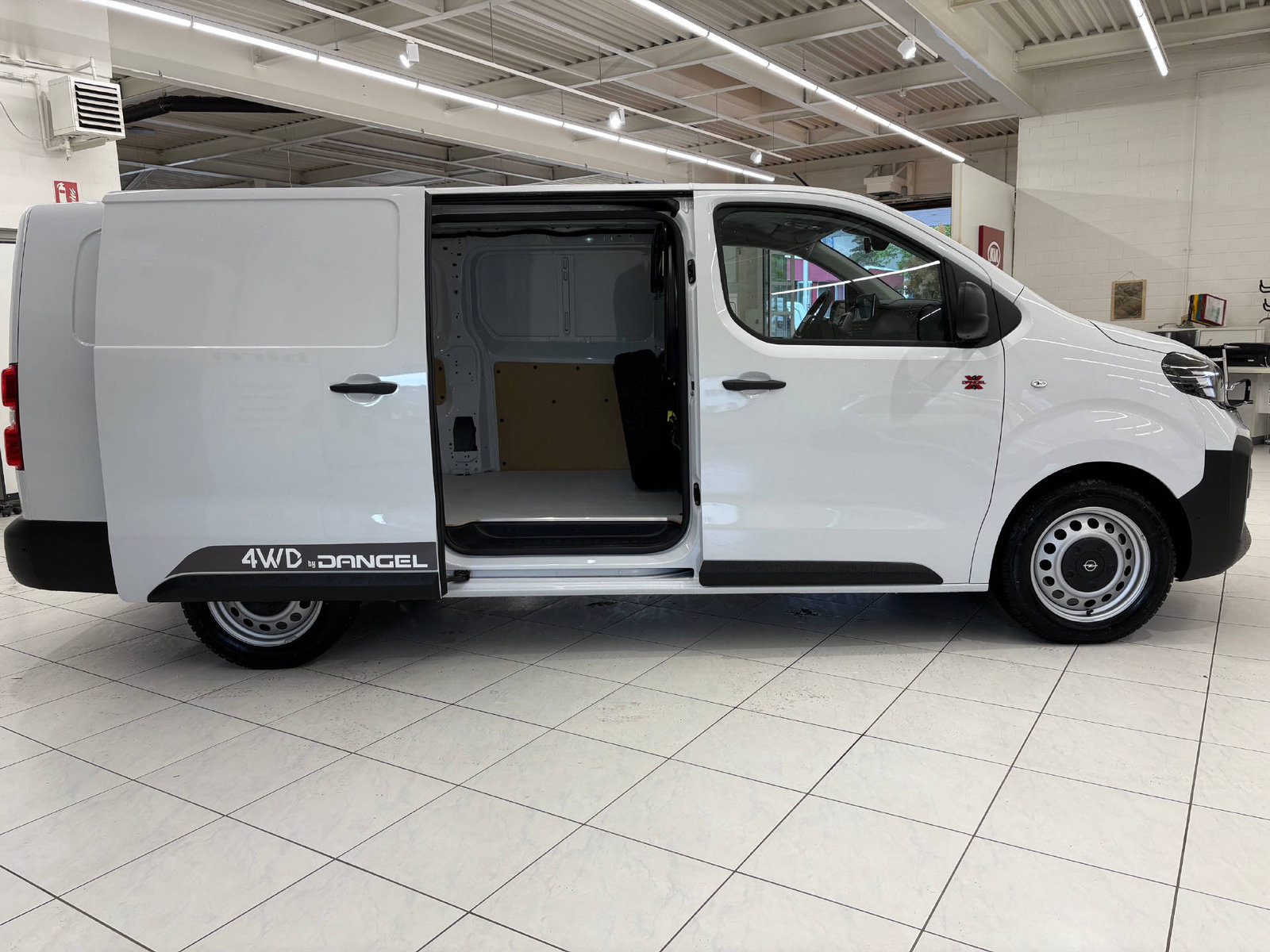OPEL Vivaro-e Cargo XL 75kWh 4x4, Electric, New car, Automatic - 4