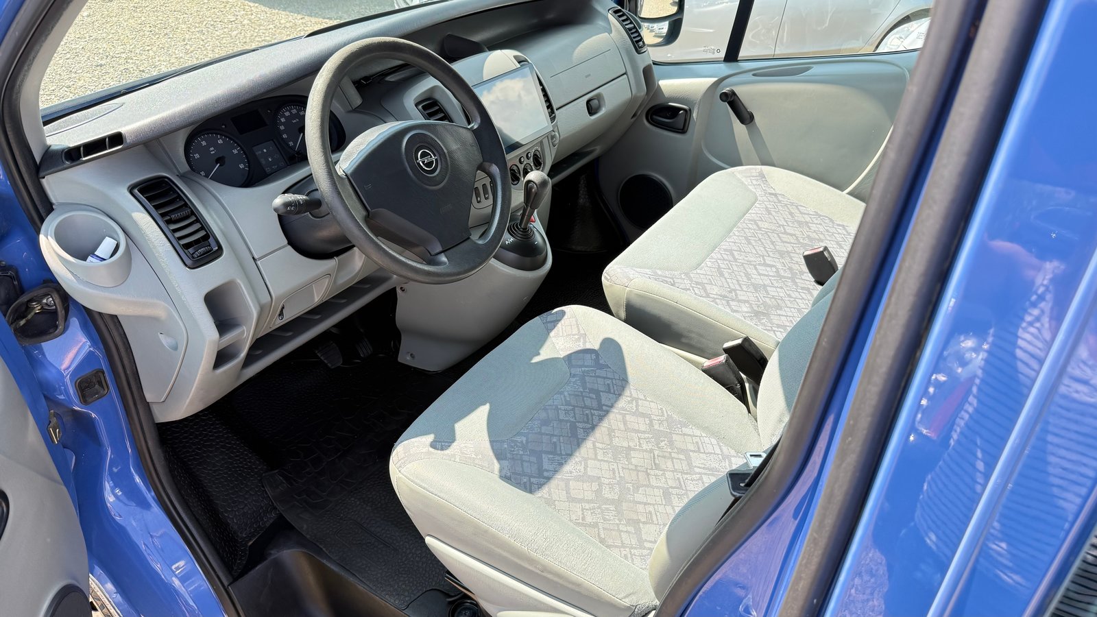OPEL Vivaro 2.5 CDTI, Diesel, Occasion / Gebraucht, Automatik - 2