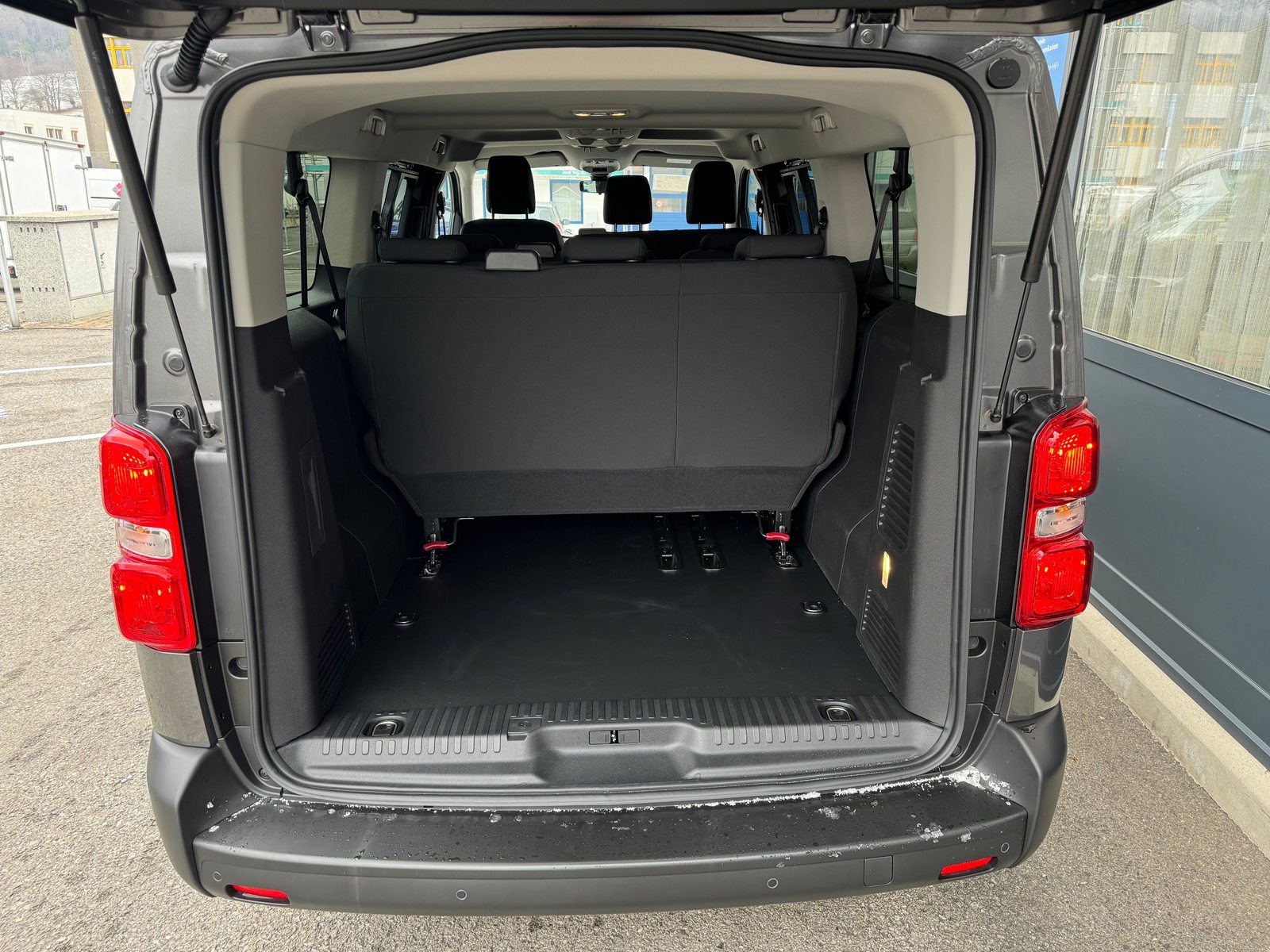 OPEL Vivaro Kombi XL 2.0CDTi - 9 Plätzer - Automat, Diesel, Occasion / Gebraucht, Automatik - 5