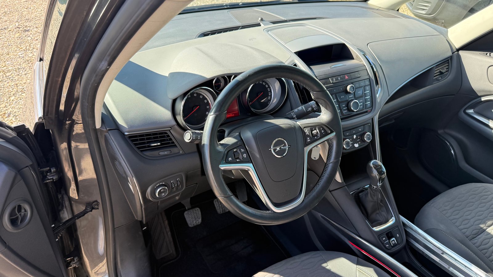 OPEL Zafira Tourer 1.4i 16V Cosmo, Benzin, Occasion / Gebraucht, Handschaltung - 2