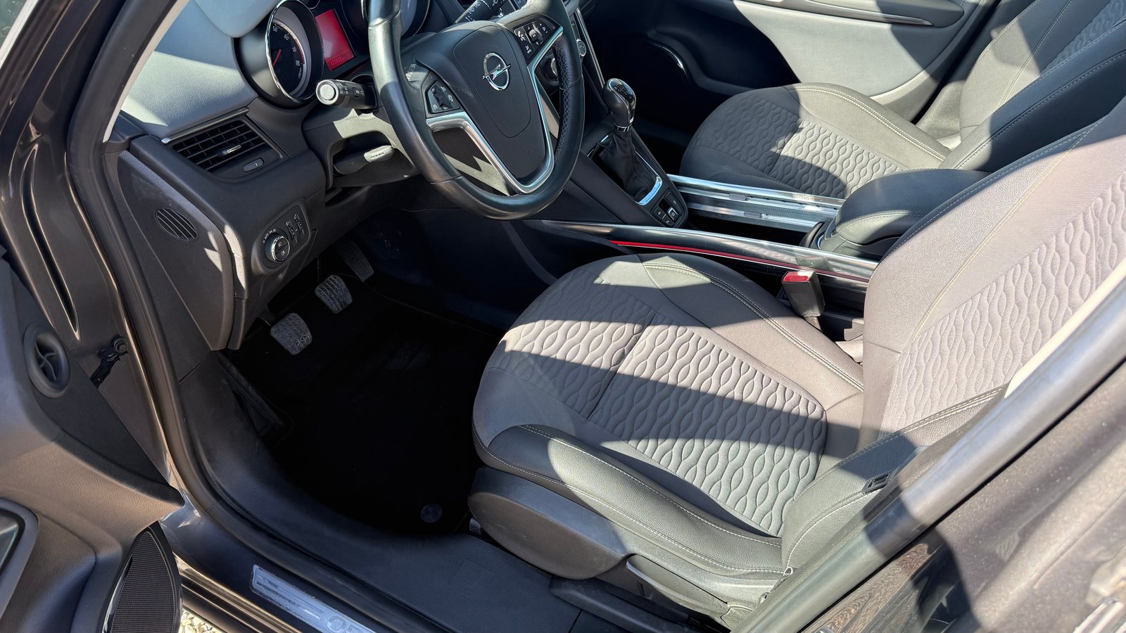 OPEL Zafira Tourer 1.4i 16V Cosmo, Benzin, Occasion / Gebraucht, Handschaltung - 3