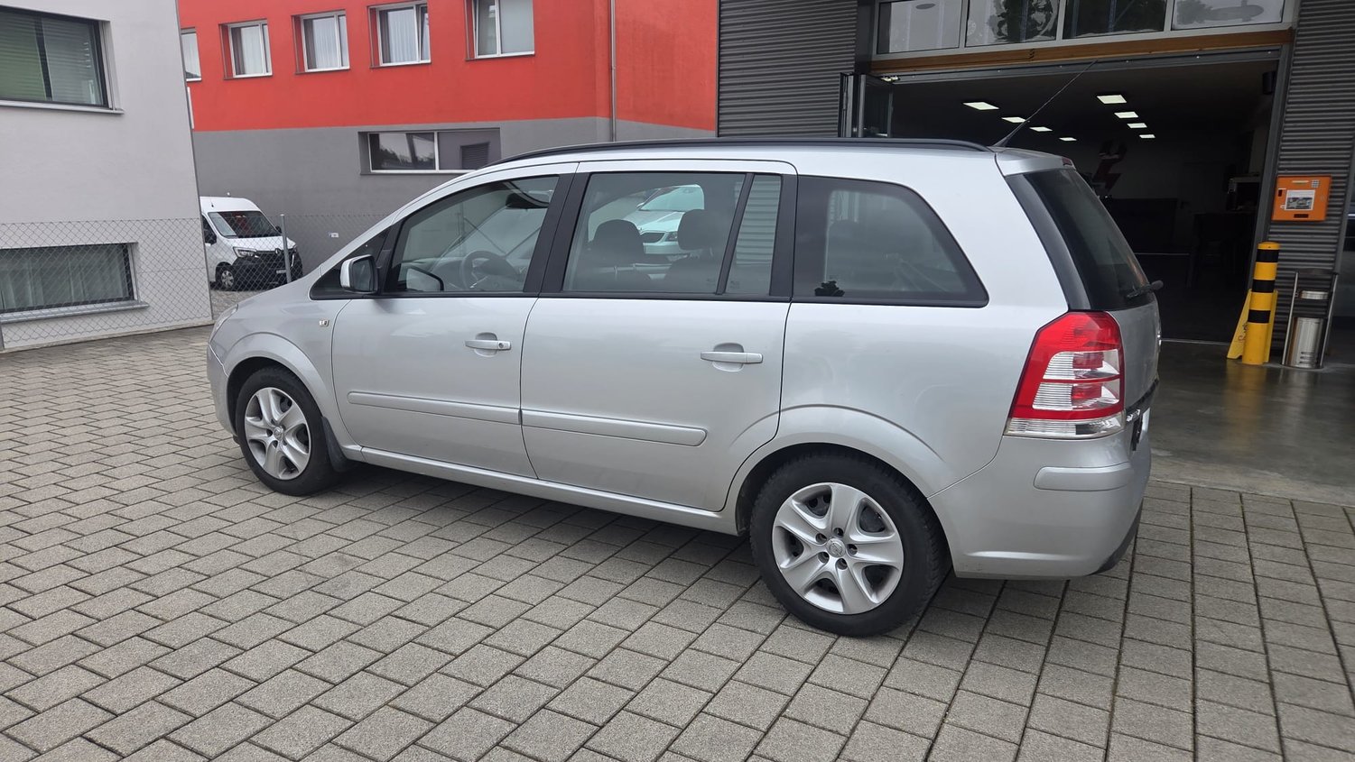OPEL Zafira 1.8i 16V, Essence, Occasion / Utilisé, Manuelle - 3