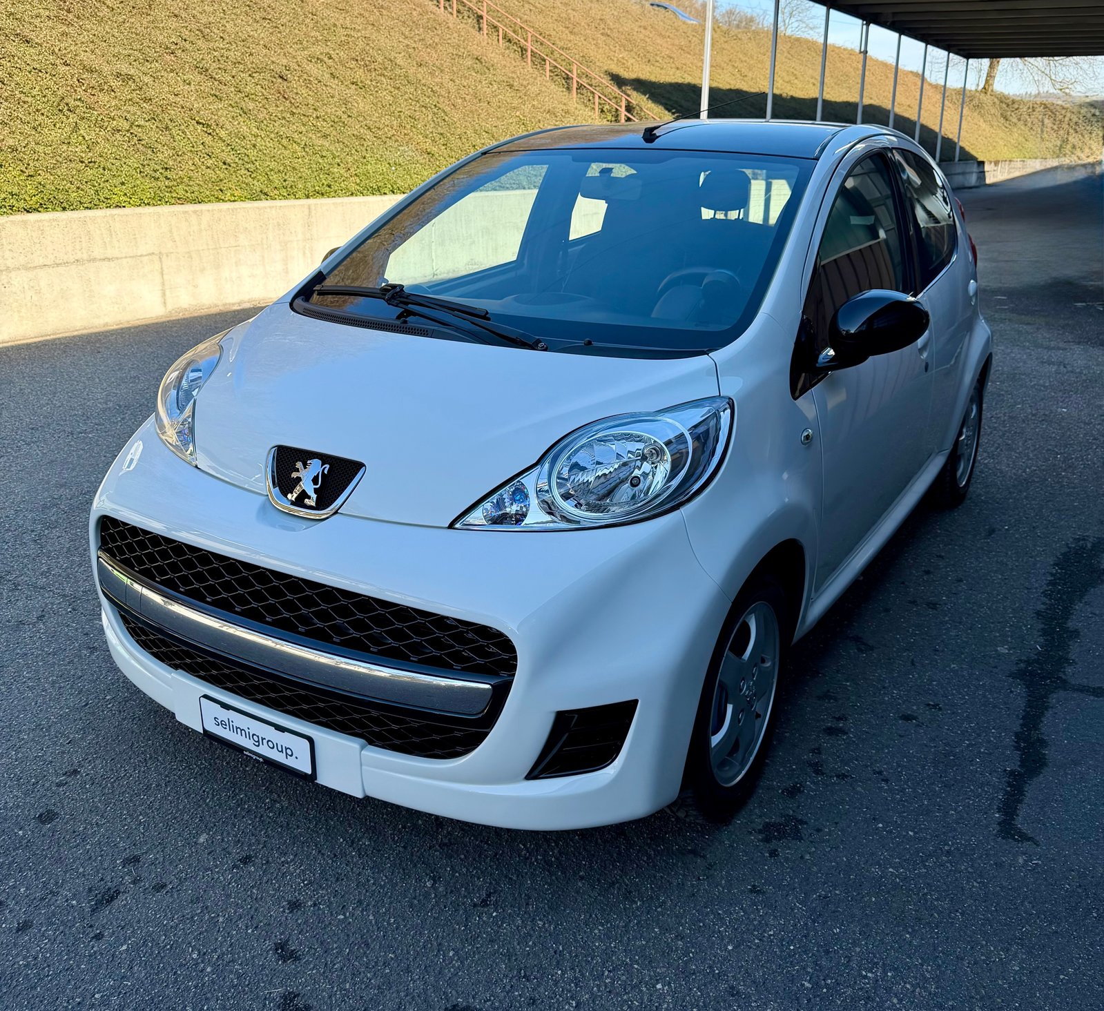 PEUGEOT 107 1.0 Swiss Edition, Essence, Occasion / Utilisé, Manuelle - 2