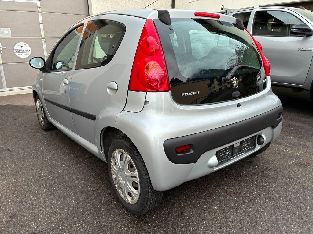 PEUGEOT 107 1.0 Swiss Edition, Petrol, Second hand / Used, Manual - 3