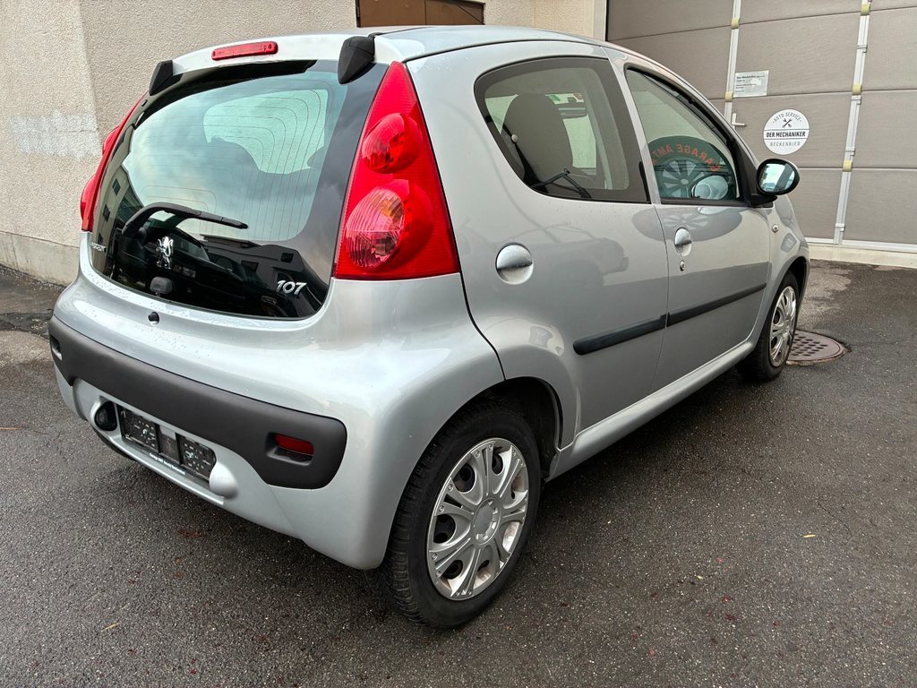 PEUGEOT 107 1.0 Swiss Edition, Petrol, Second hand / Used, Manual - 4