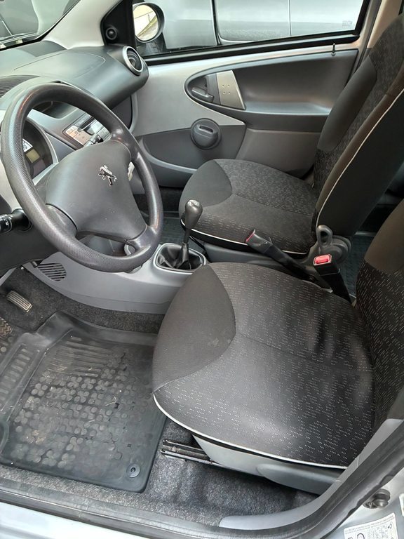 PEUGEOT 107 1.0 Swiss Edition, Petrol, Second hand / Used, Manual - 5