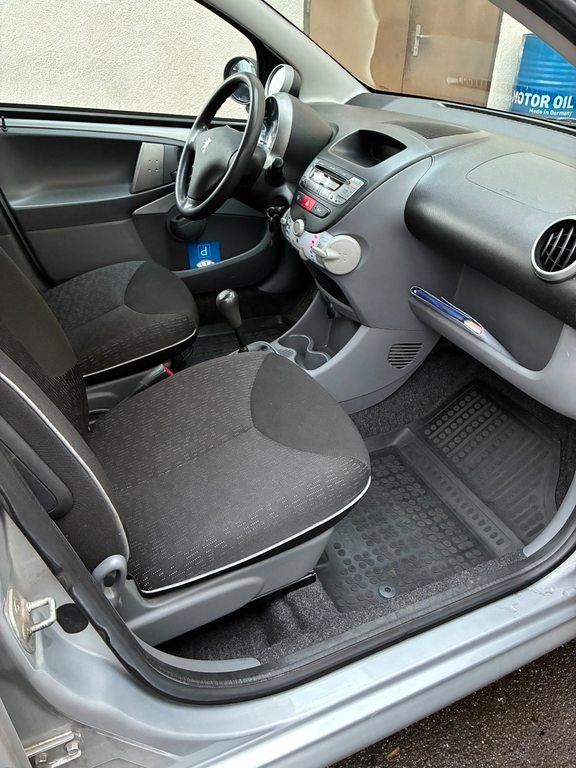 PEUGEOT 107 1.0 Swiss Edition, Petrol, Second hand / Used, Manual - 6