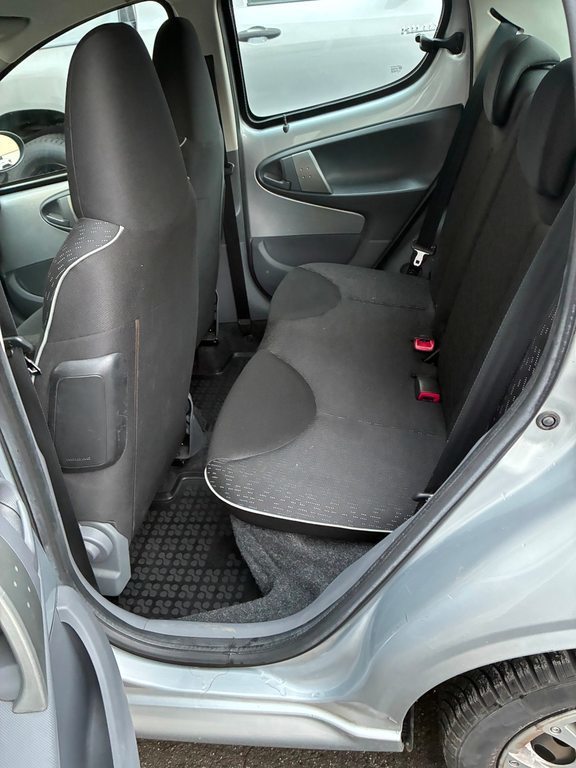 PEUGEOT 107 1.0 Swiss Edition, Petrol, Second hand / Used, Manual - 7