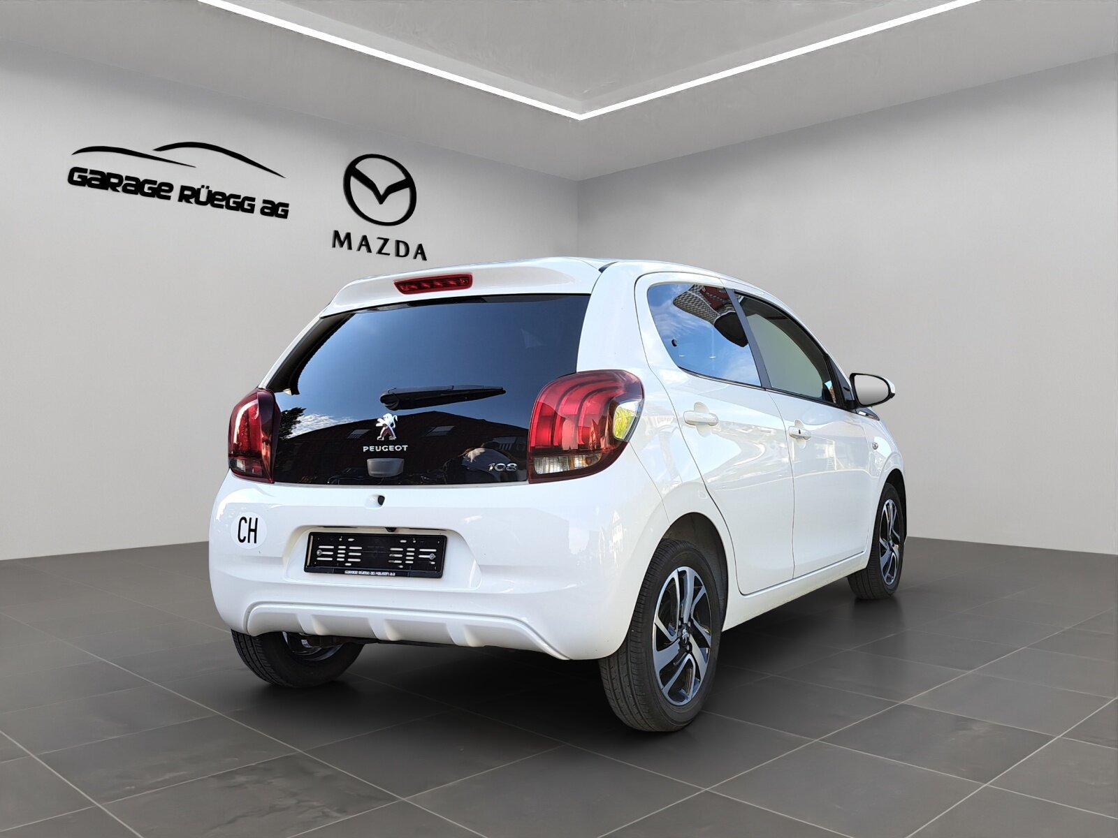 PEUGEOT 108 1.0 VTi Allure S/S, Petrol, Second hand / Used, Manual - 5