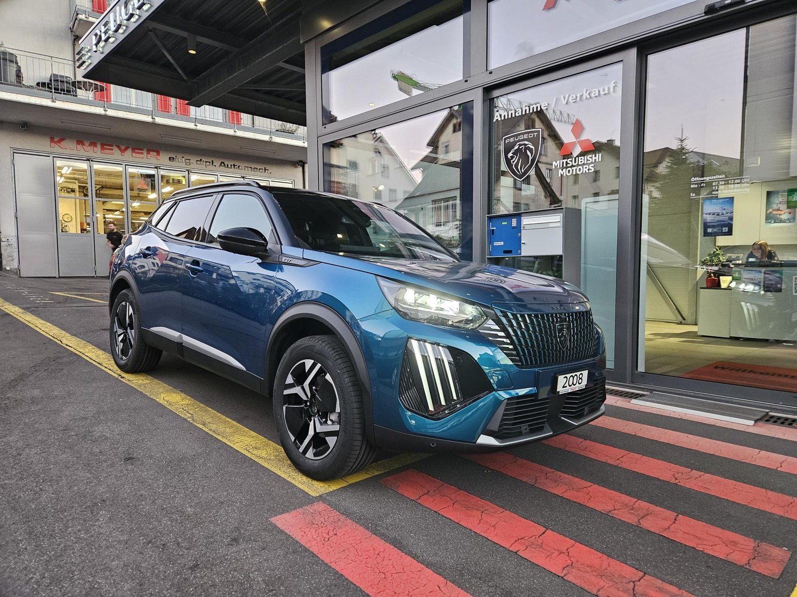 PEUGEOT 2008 1.2 Hybrid 145 GT