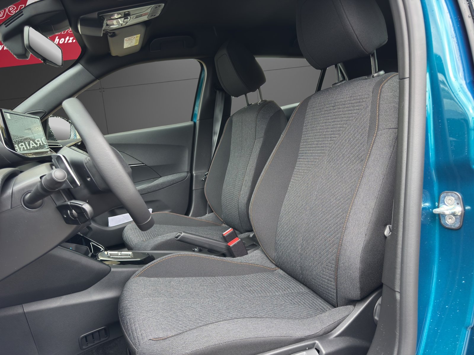 PEUGEOT 2008 1.2 MHEV Style, Hybride Léger Essence/Électricité, Voiture nouvelle, Automatique - 6