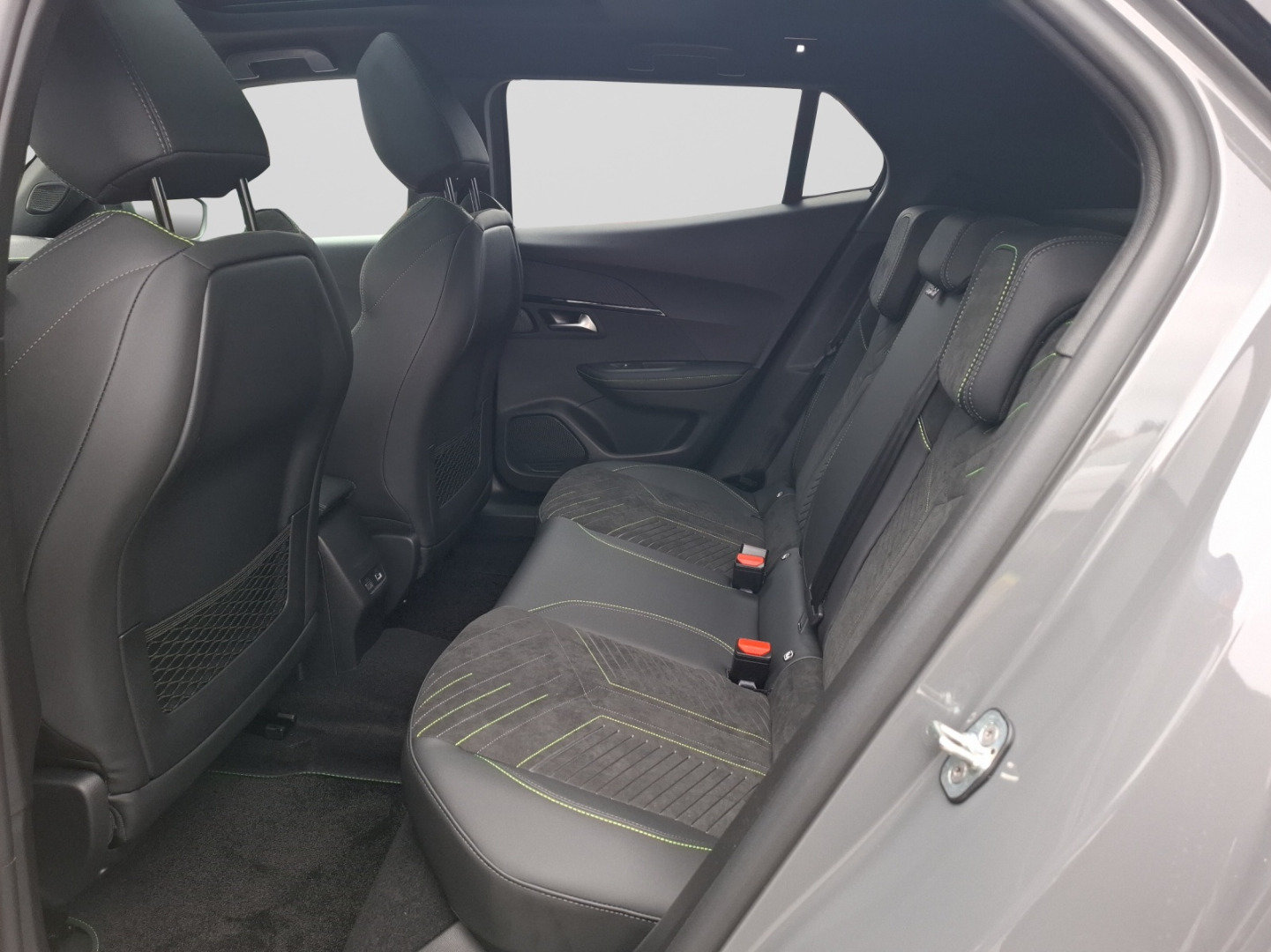 PEUGEOT 2008 NEW 1.2 145 MHEV GT, Voll-Hybrid Benzin/Elektro, Neuwagen, Automatik - 7