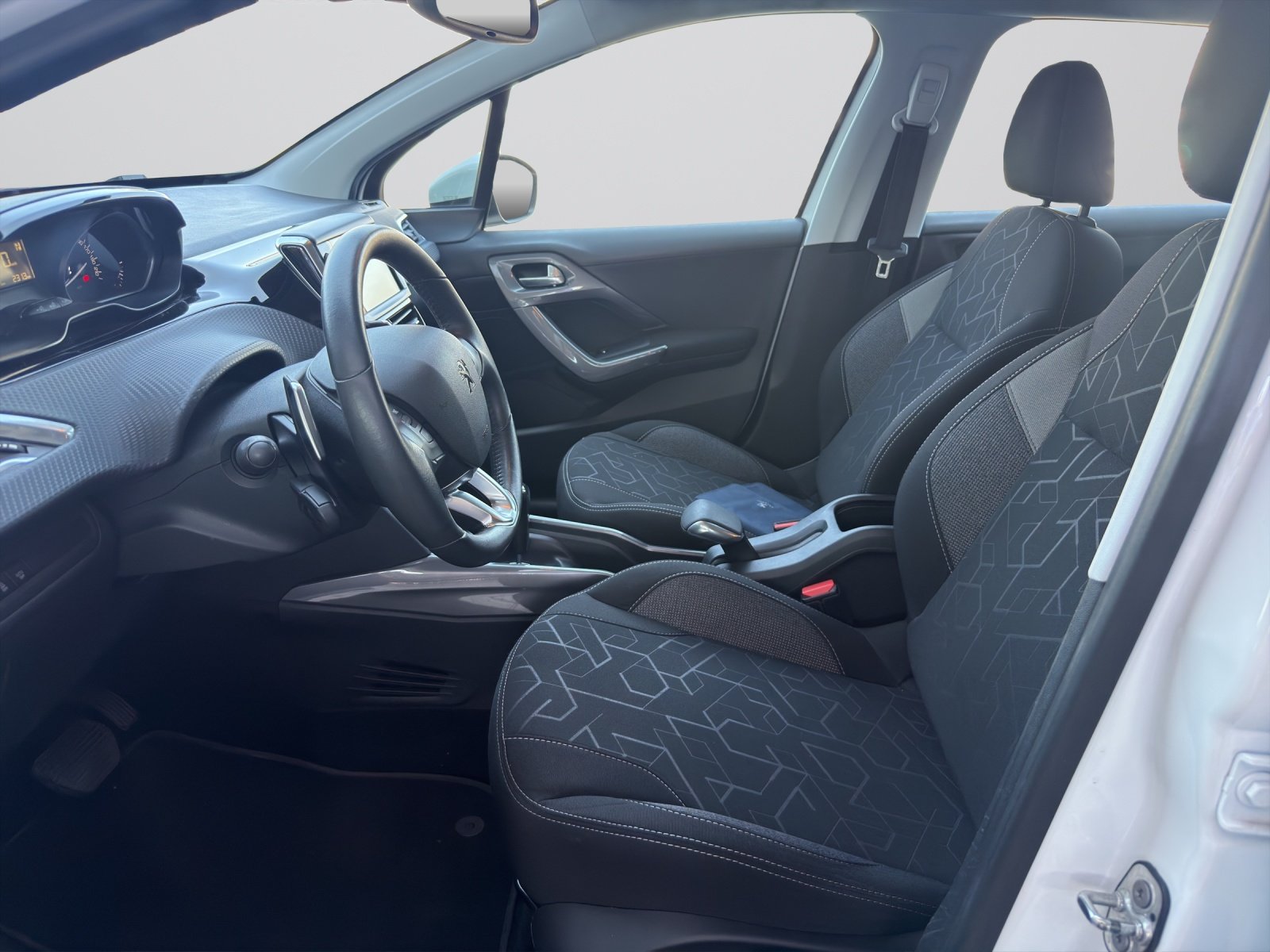 PEUGEOT 2008, Petrol, Second hand / Used, Automatic - 5
