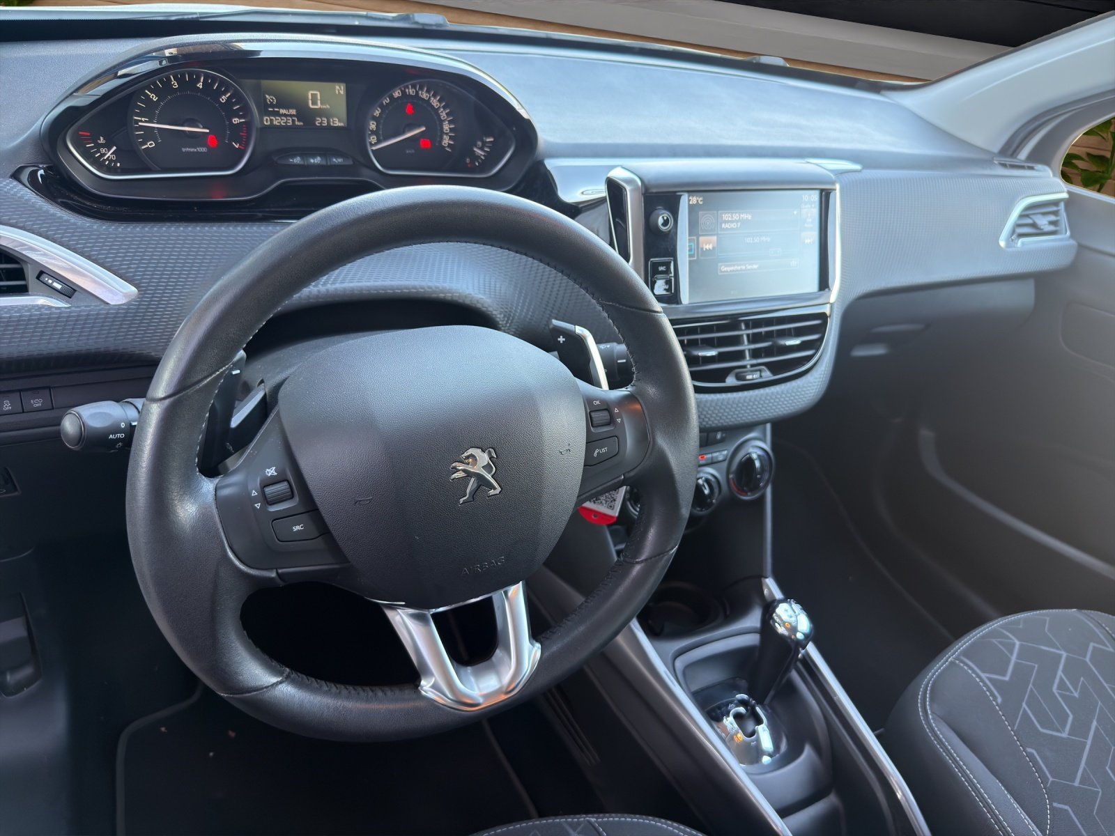 PEUGEOT 2008, Petrol, Second hand / Used, Automatic - 6