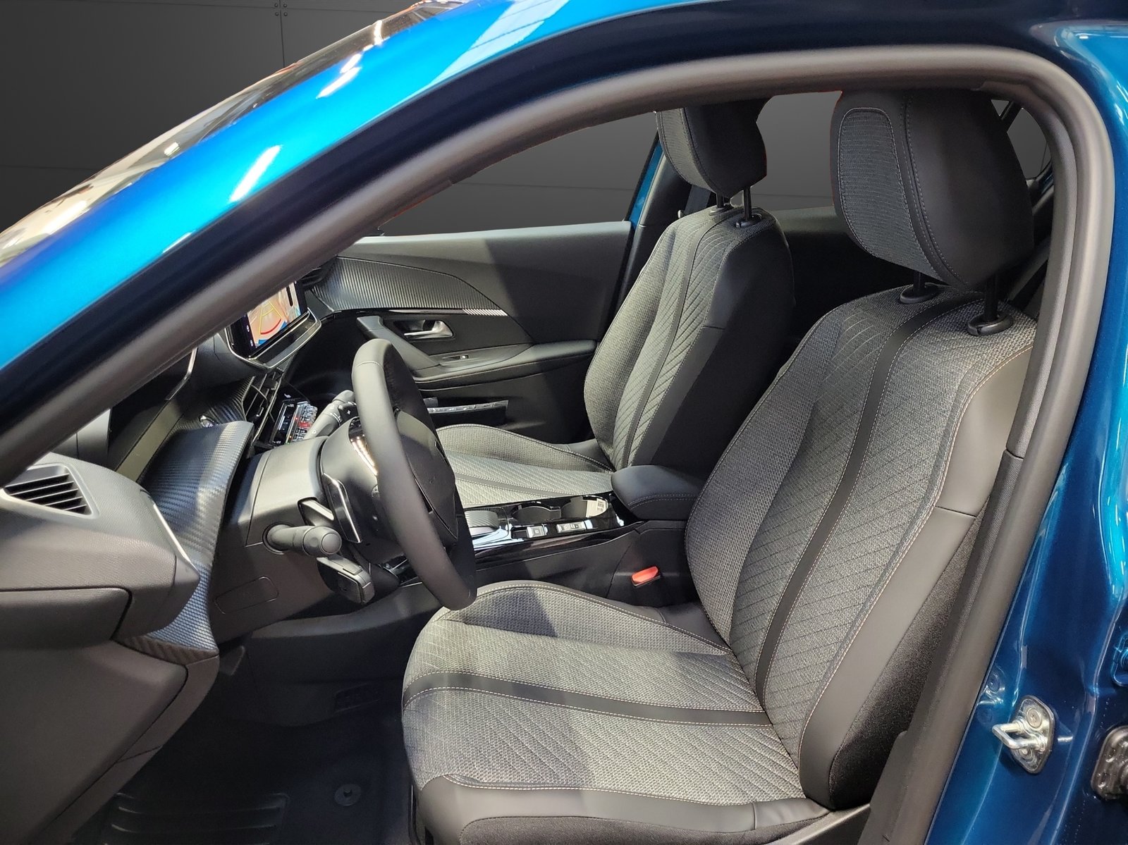 PEUGEOT 2008 1.2 MHEV Allure, Mild-Hybrid Petrol/Electric, Ex-demonstrator, Automatic - 5