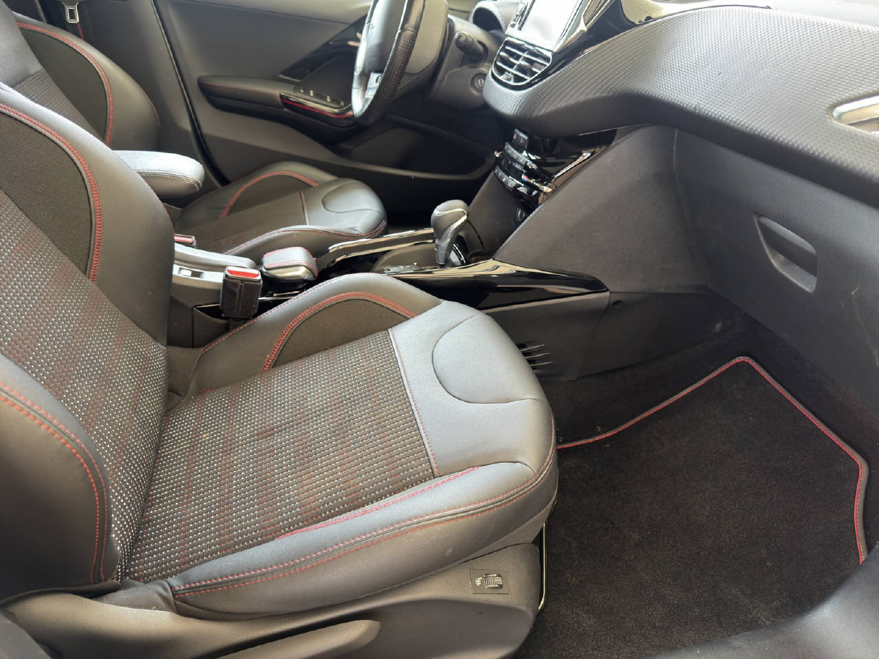 PEUGEOT 2008 1.2 PureTech 110 Allure S/S *Automat*, Essence, Occasion / Utilisé, Automatique - 7