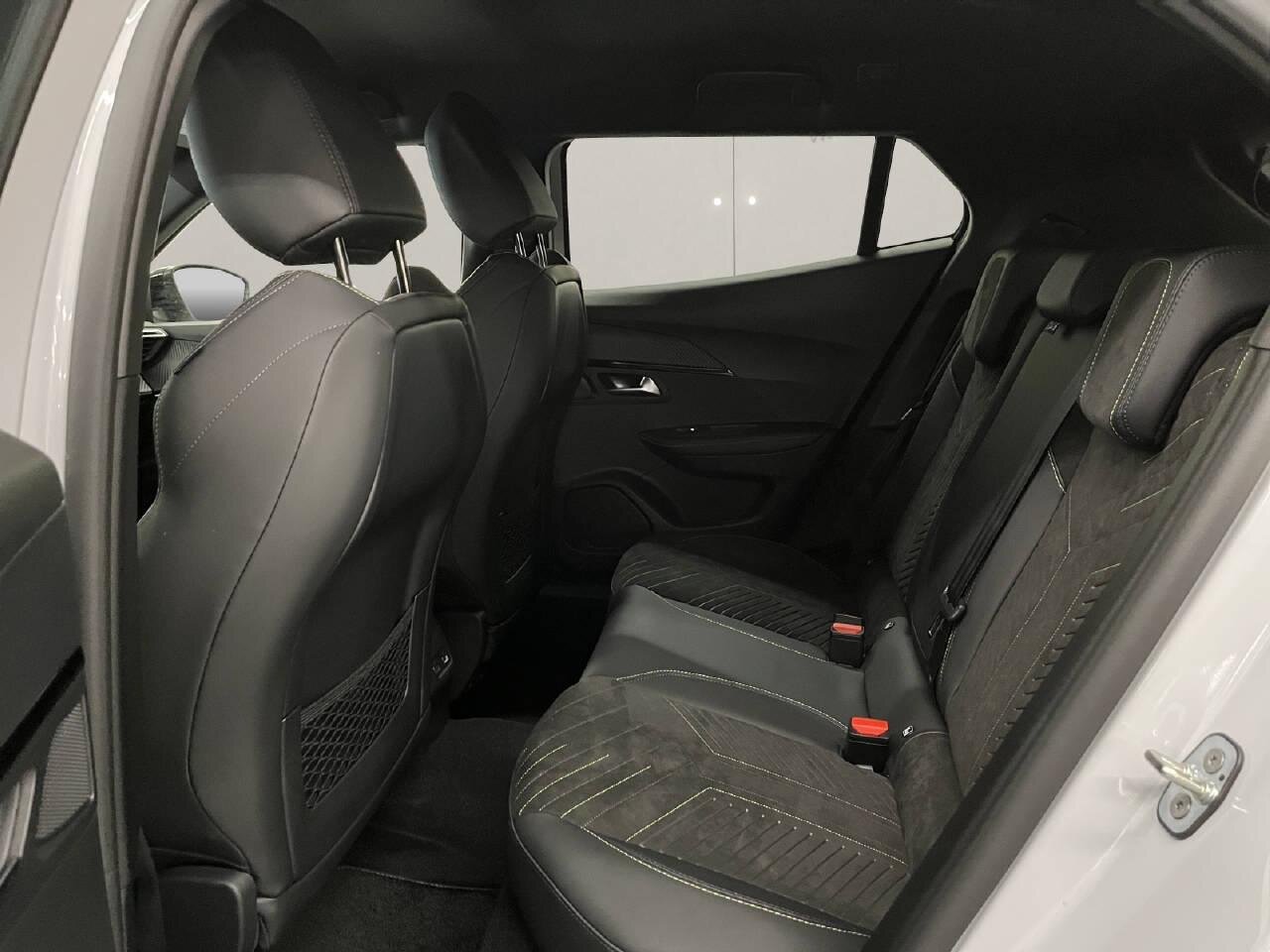 PEUGEOT 2008 e-GT, Electric, Pre-registered new car, Automatic - 4