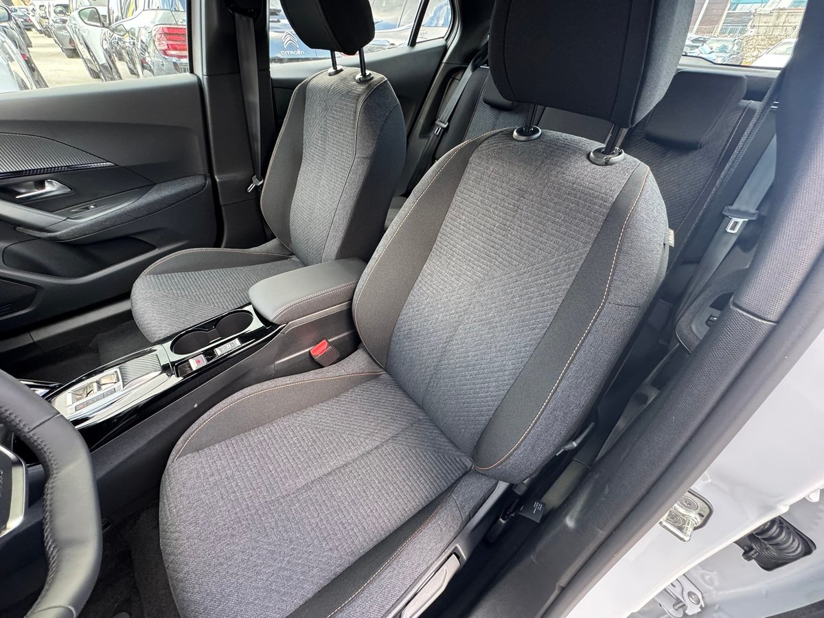 PEUGEOT 2008 136 e 50 kWh Style, Elektro, Neuwagen, Automatik - 6