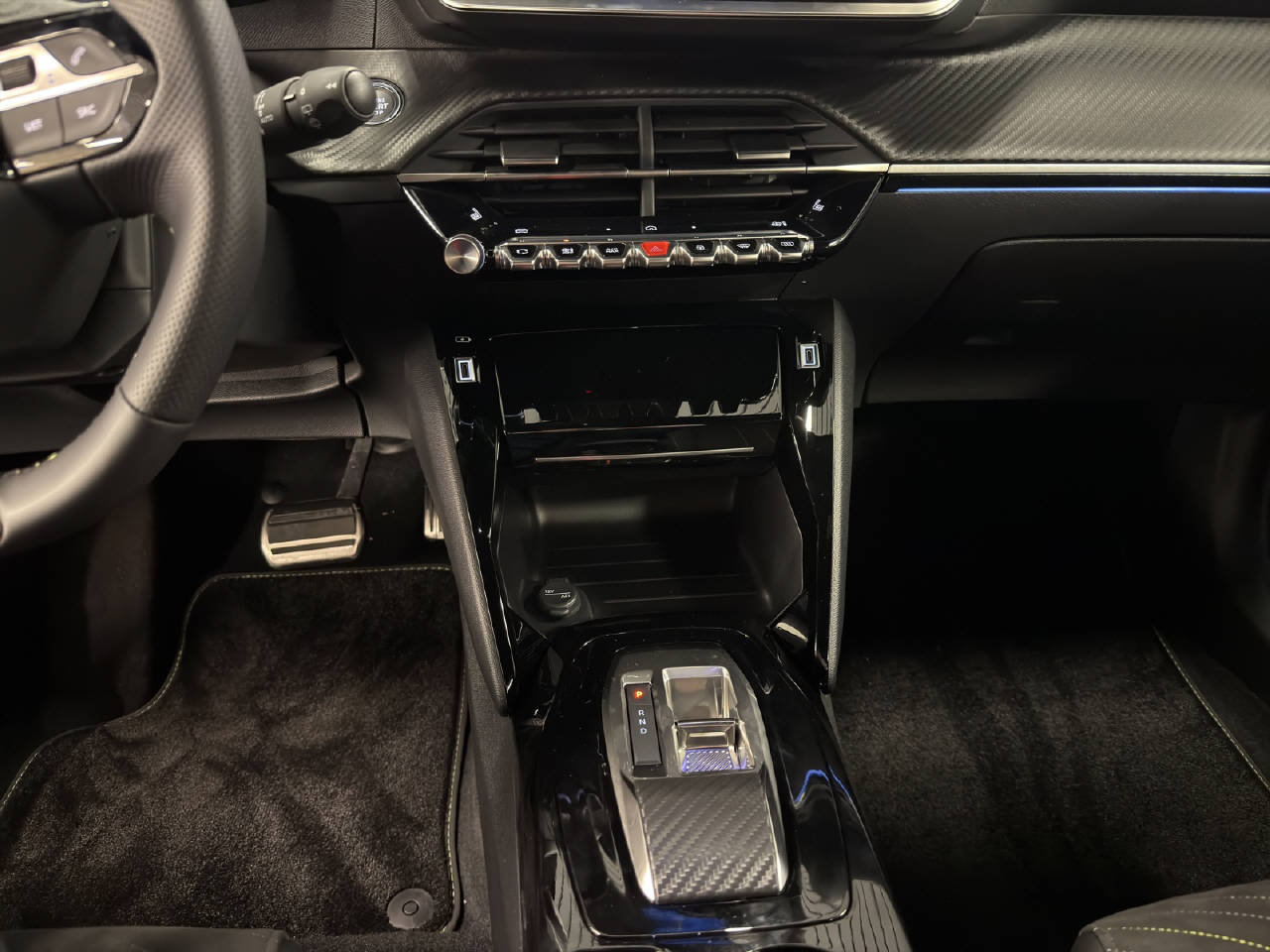 PEUGEOT 2008 1.2 Hybrid GT, Mild-Hybrid Benzin/Elektro, Neuwagen, Automatik - 7