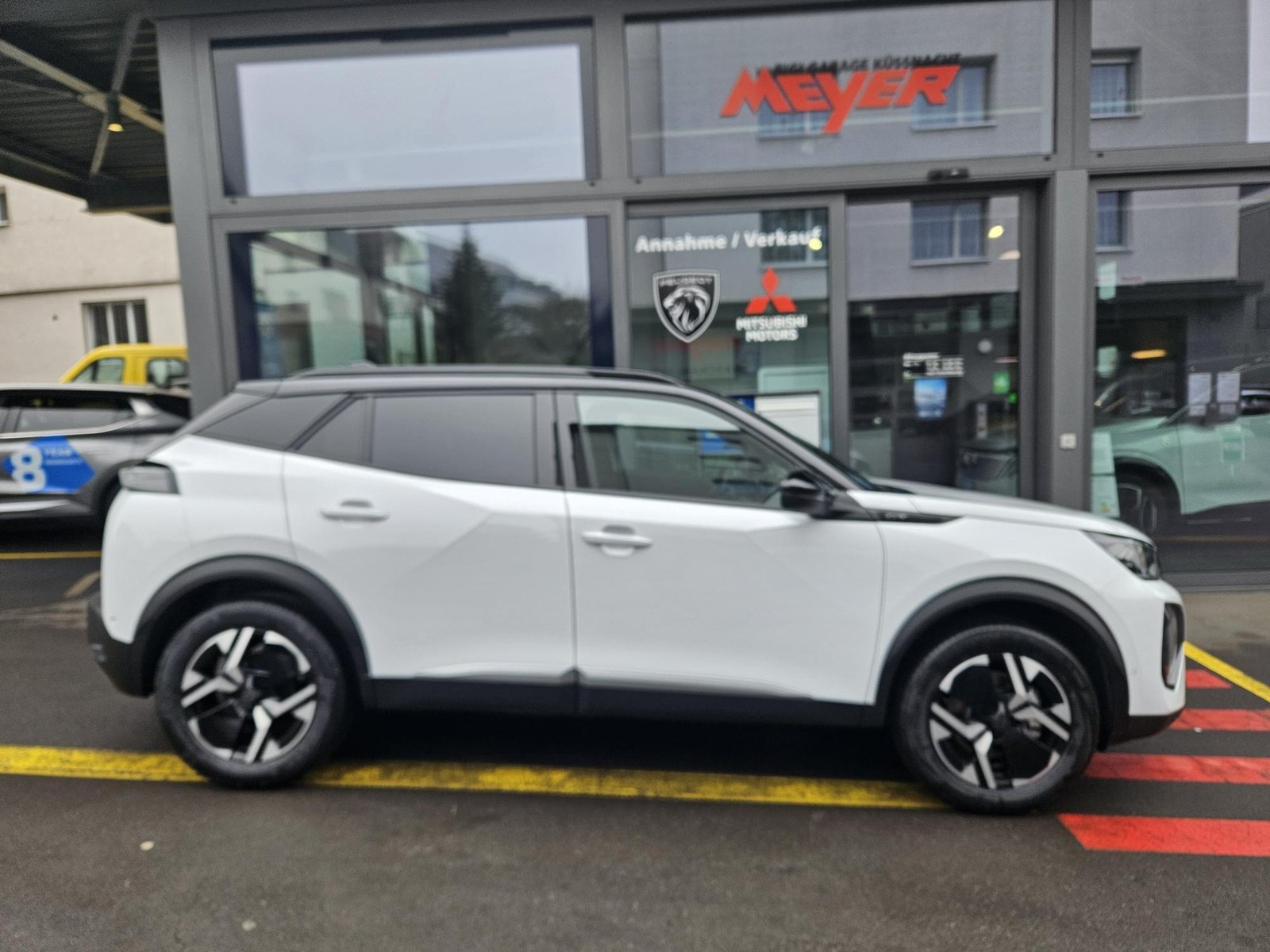 PEUGEOT 2008 1.2 Hybrid 145 GT, Mild-Hybrid Petrol/Electric, New car, Automatic - 2