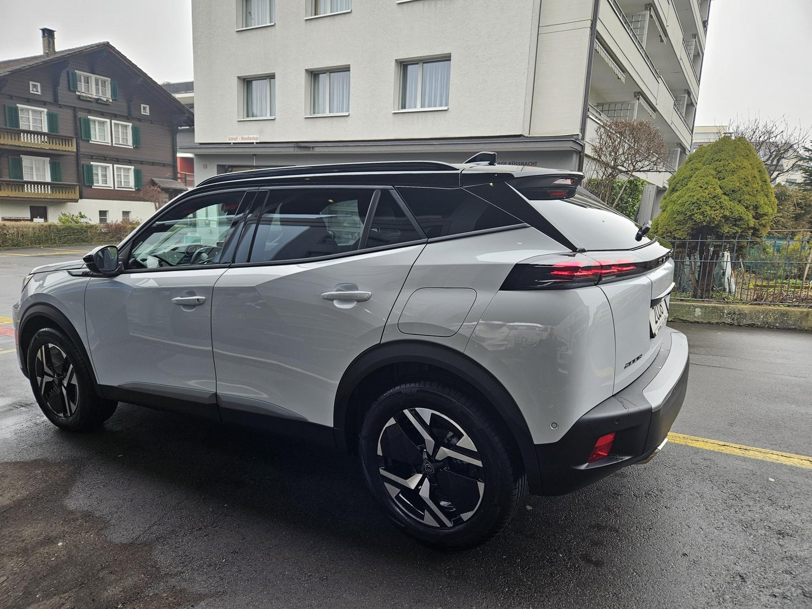 PEUGEOT 2008 1.2 Hybrid 145 GT, Mild-Hybrid Petrol/Electric, New car, Automatic - 3